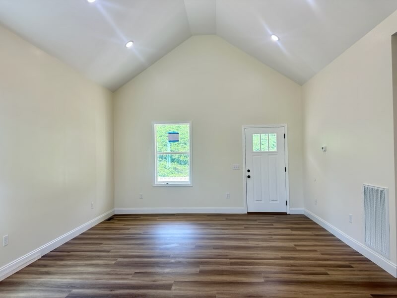 560 Gracie Street Property Photo 7