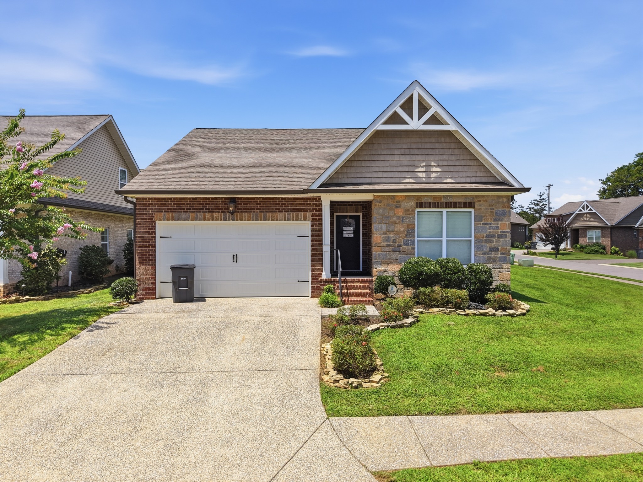 1115 Cross Pointe Dr Property Photo 1