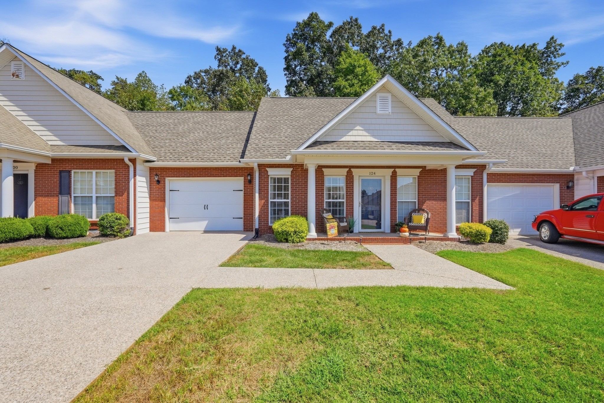 124 Saint James Pl