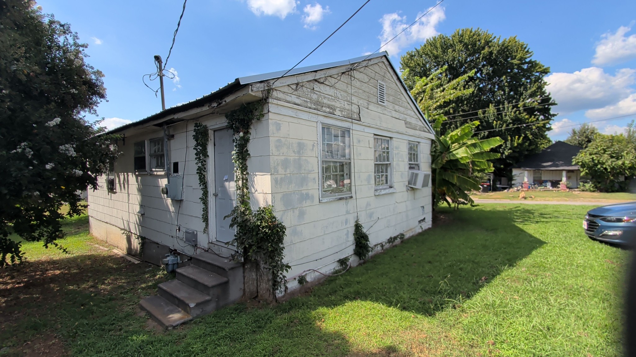 1712 Harder St Property Photo 1