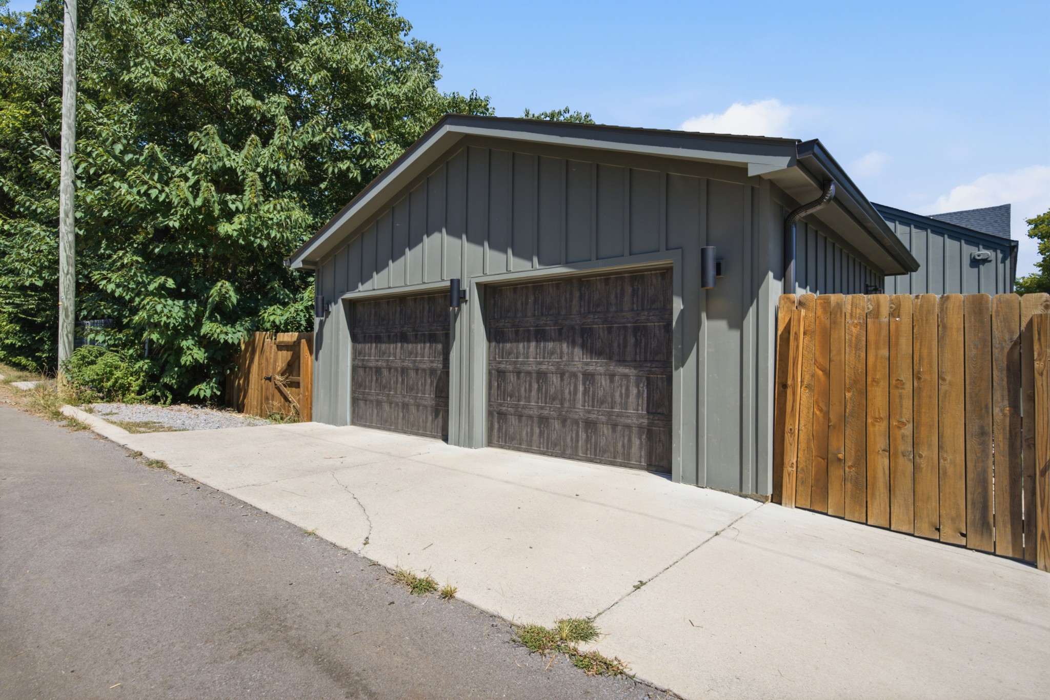 305 Chamberlin St Property Photo 44