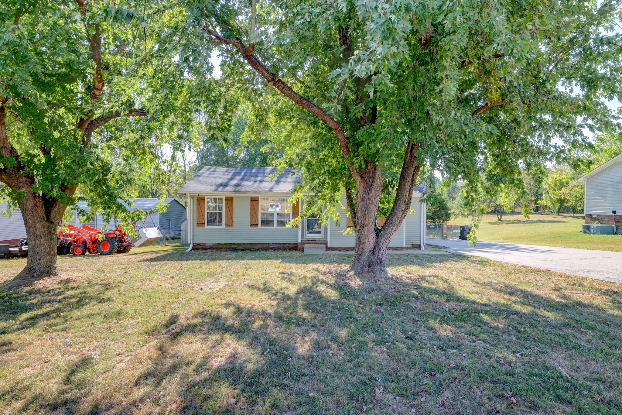 672 Artic Ave Property Photo 3