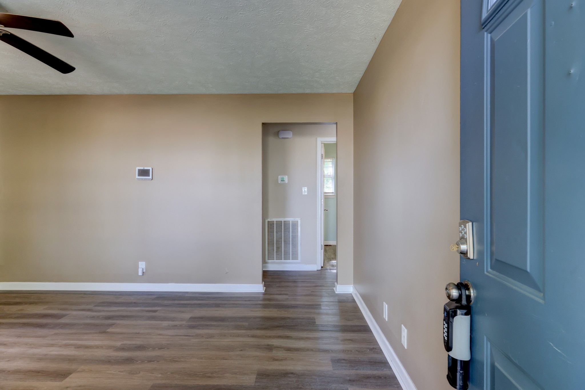 672 Artic Ave Property Photo 4