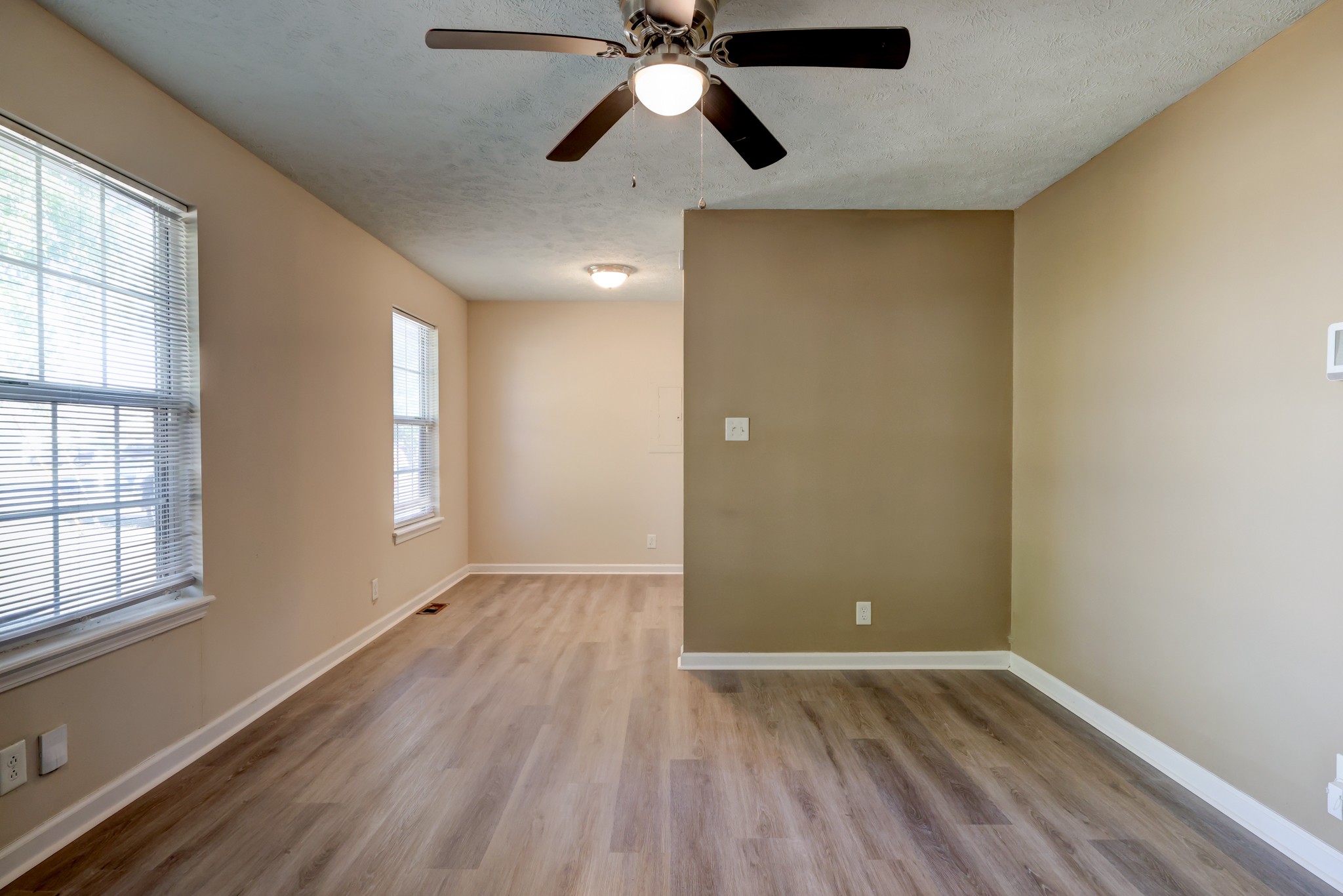 672 Artic Ave Property Photo 5