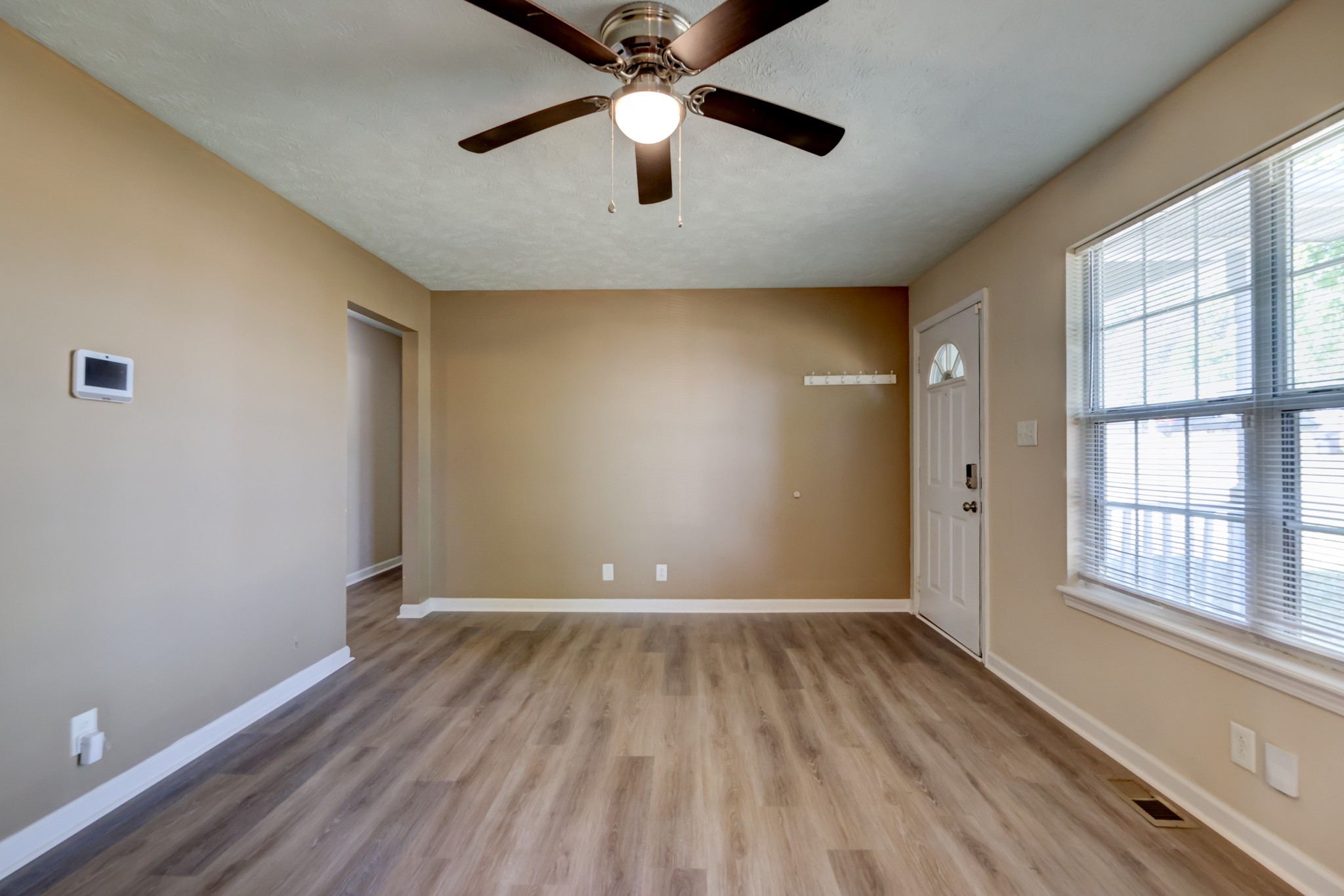 672 Artic Ave Property Photo 7
