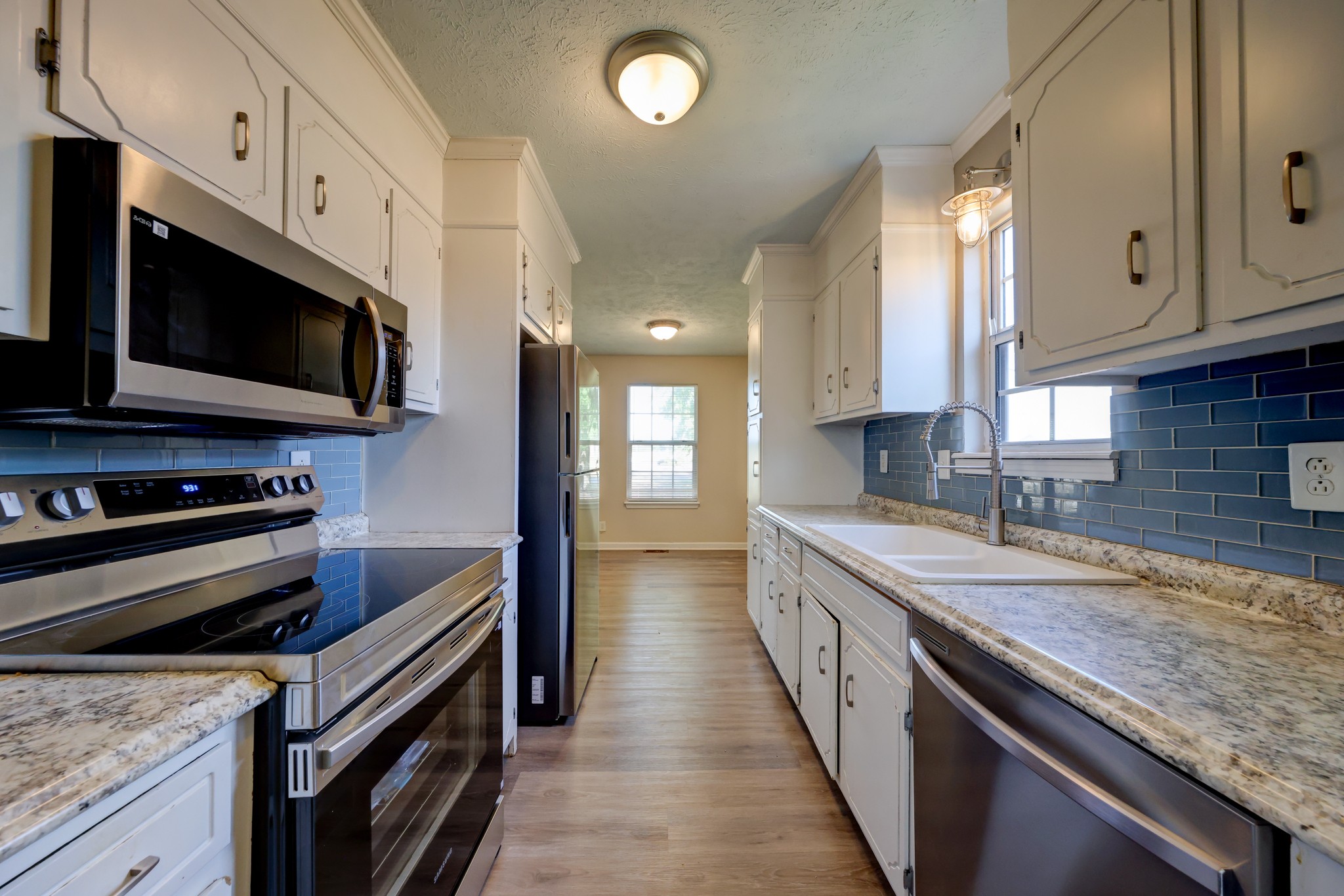 672 Artic Ave Property Photo 13