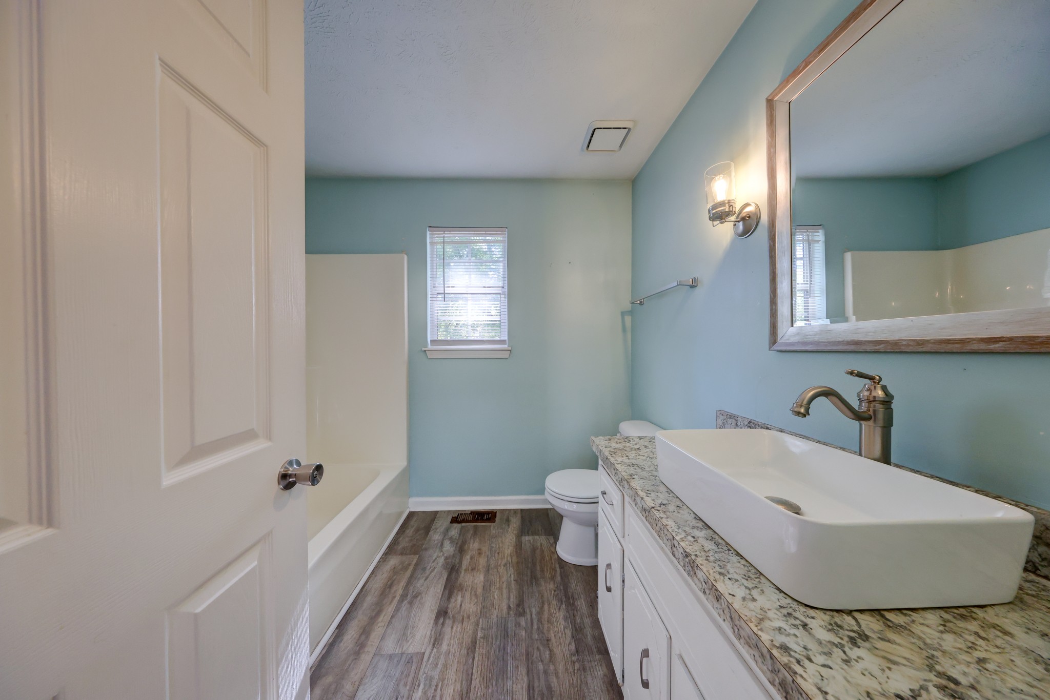 672 Artic Ave Property Photo 19