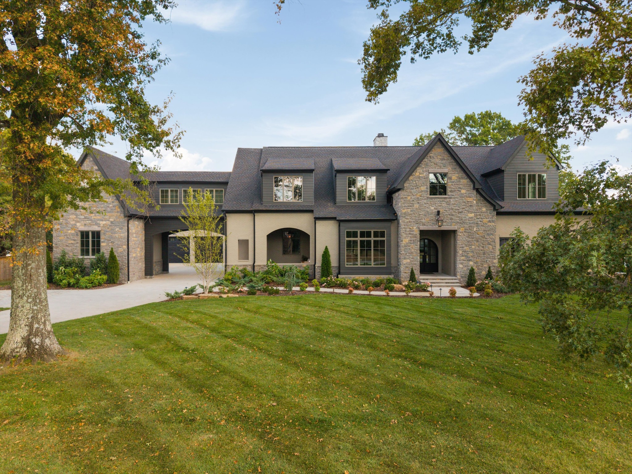 226 Williamsburg Cir