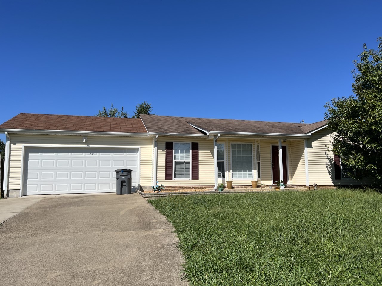959 Van Buren Ave Property Photo 1