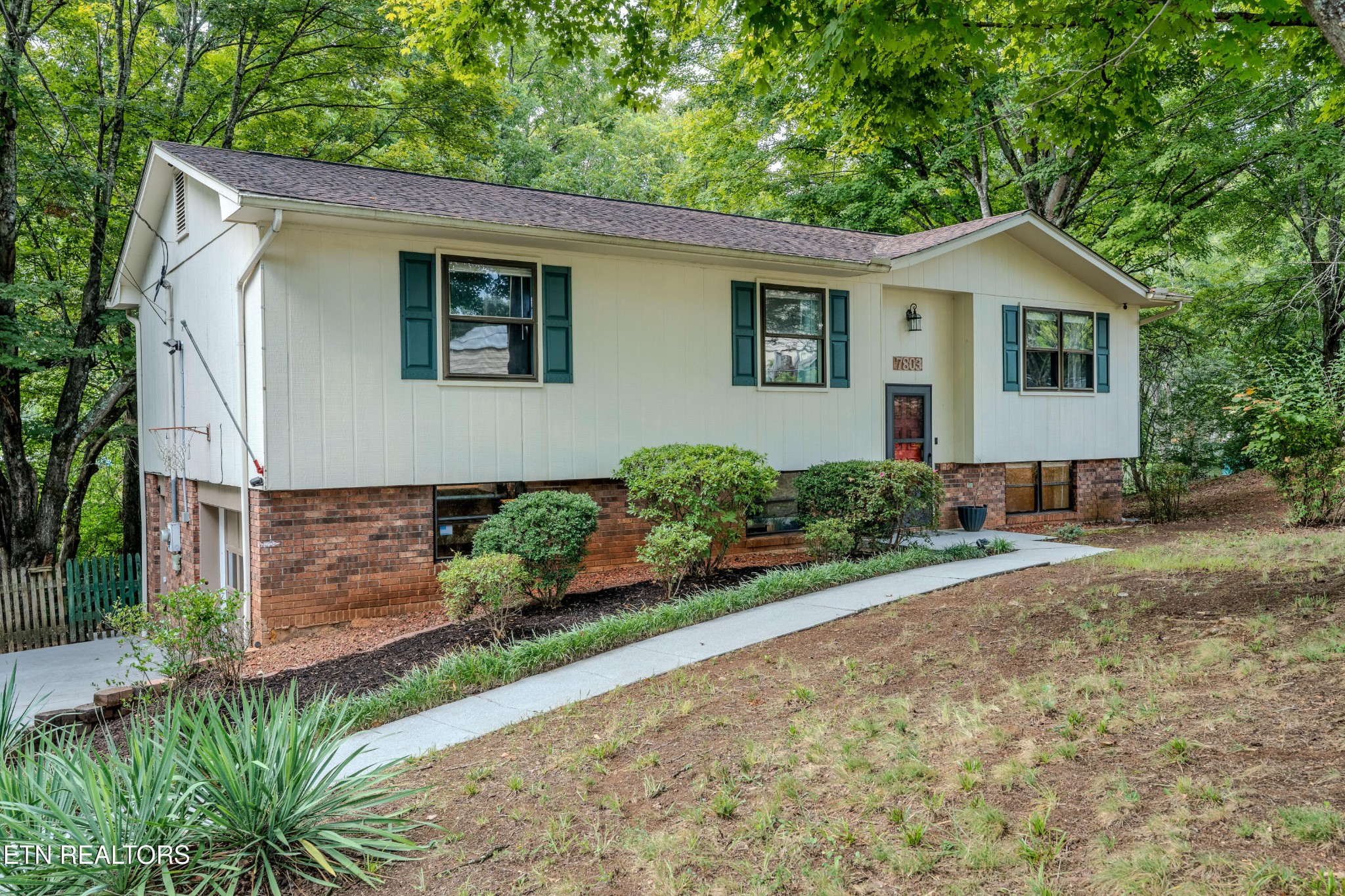 7803 Binfield Court Property Photo 1