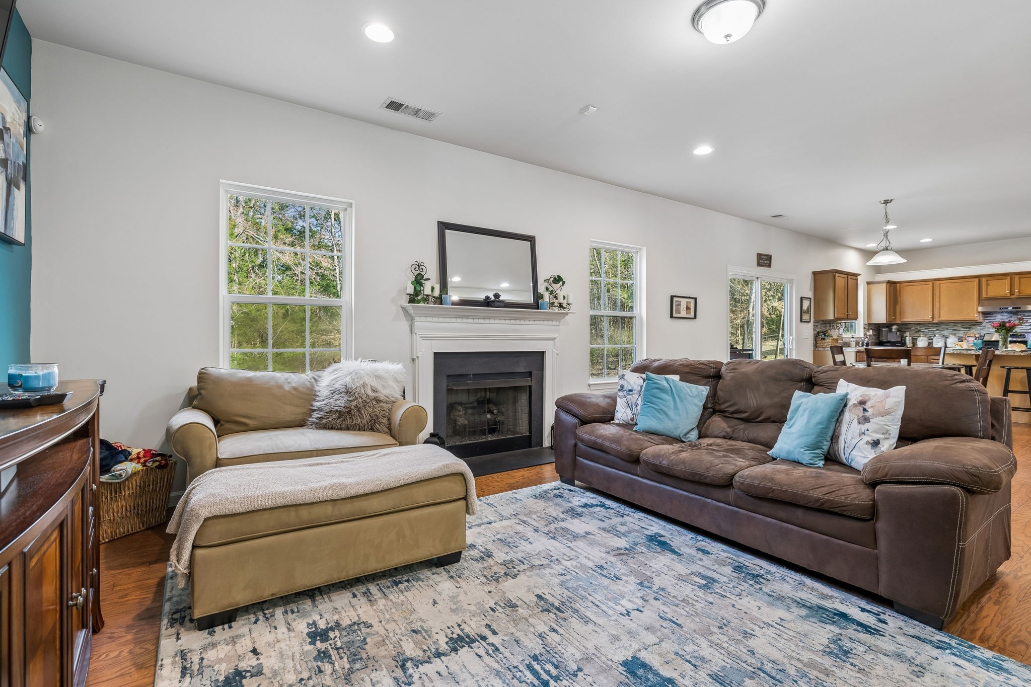 2512 Janalyn Trce Property Photo 4