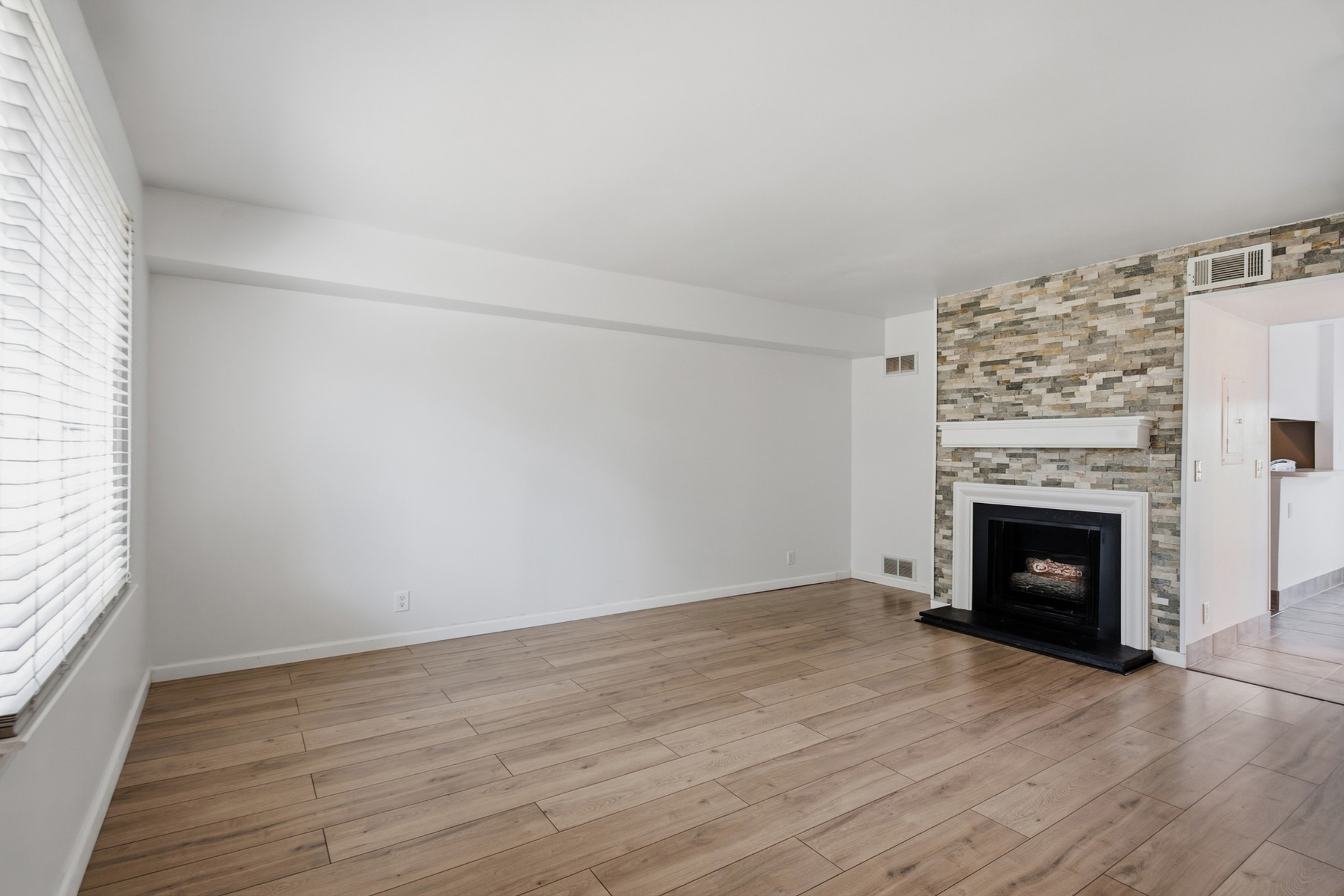 8207 Sawyer Brown Rd Property Photo 2