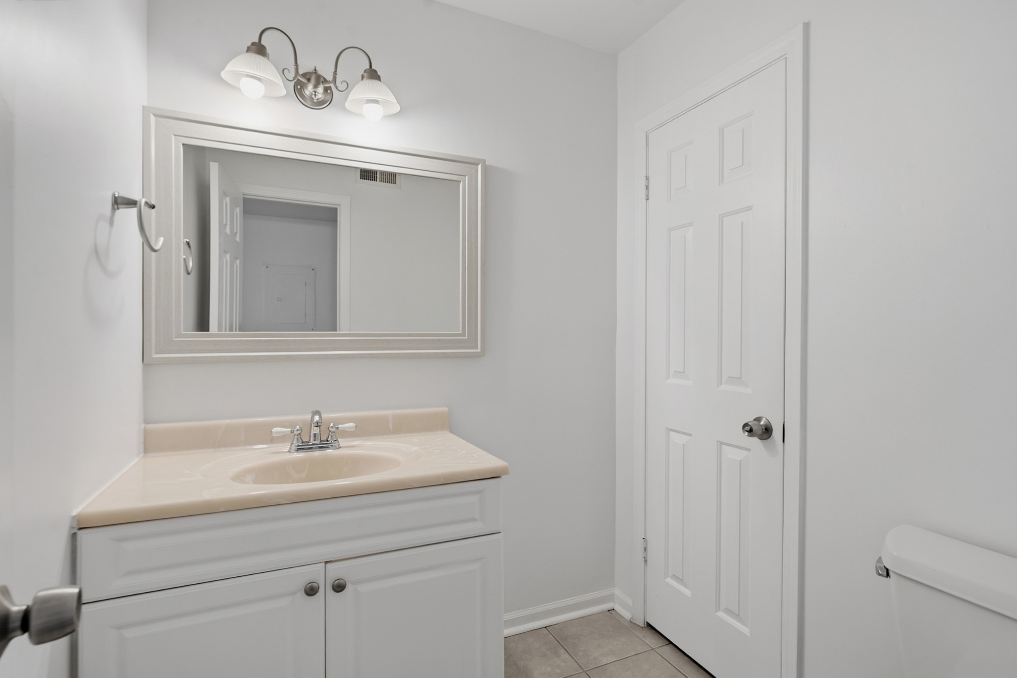 8207 Sawyer Brown Rd Property Photo 17
