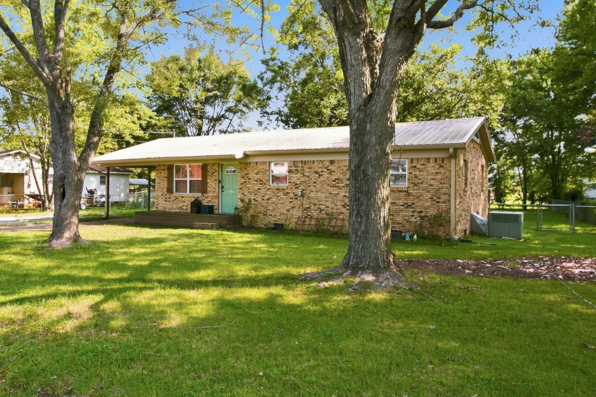 135 Glover St Property Photo 3