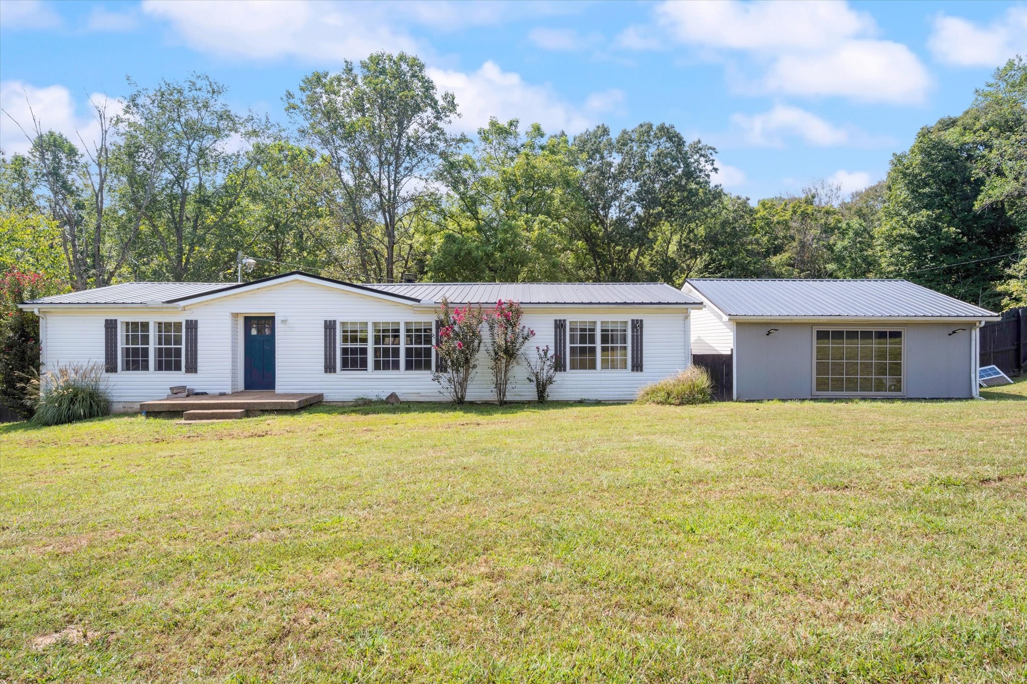 6071 Highway 41a Property Photo 1