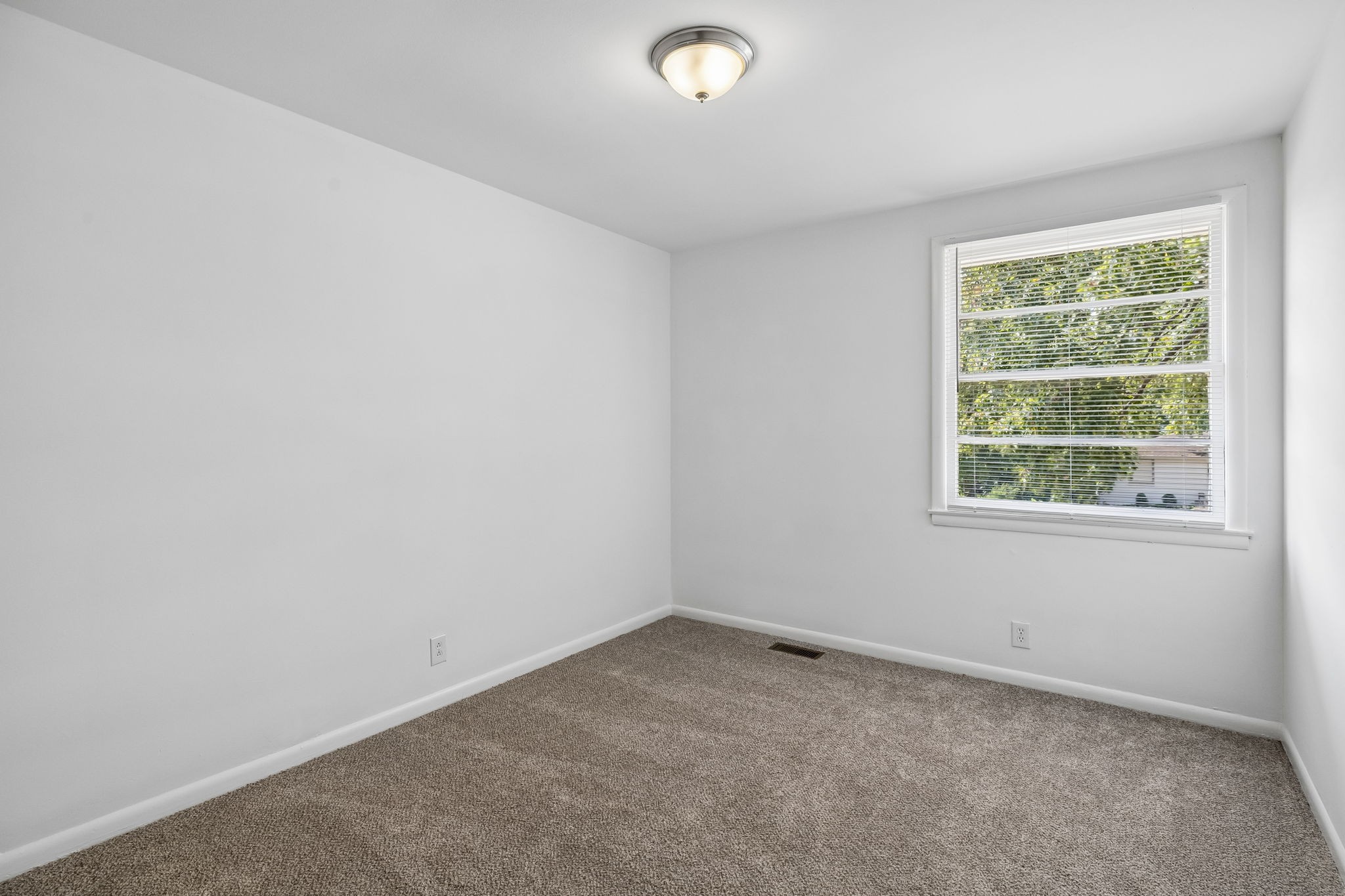 245 Bonnacroft Dr Property Photo 15