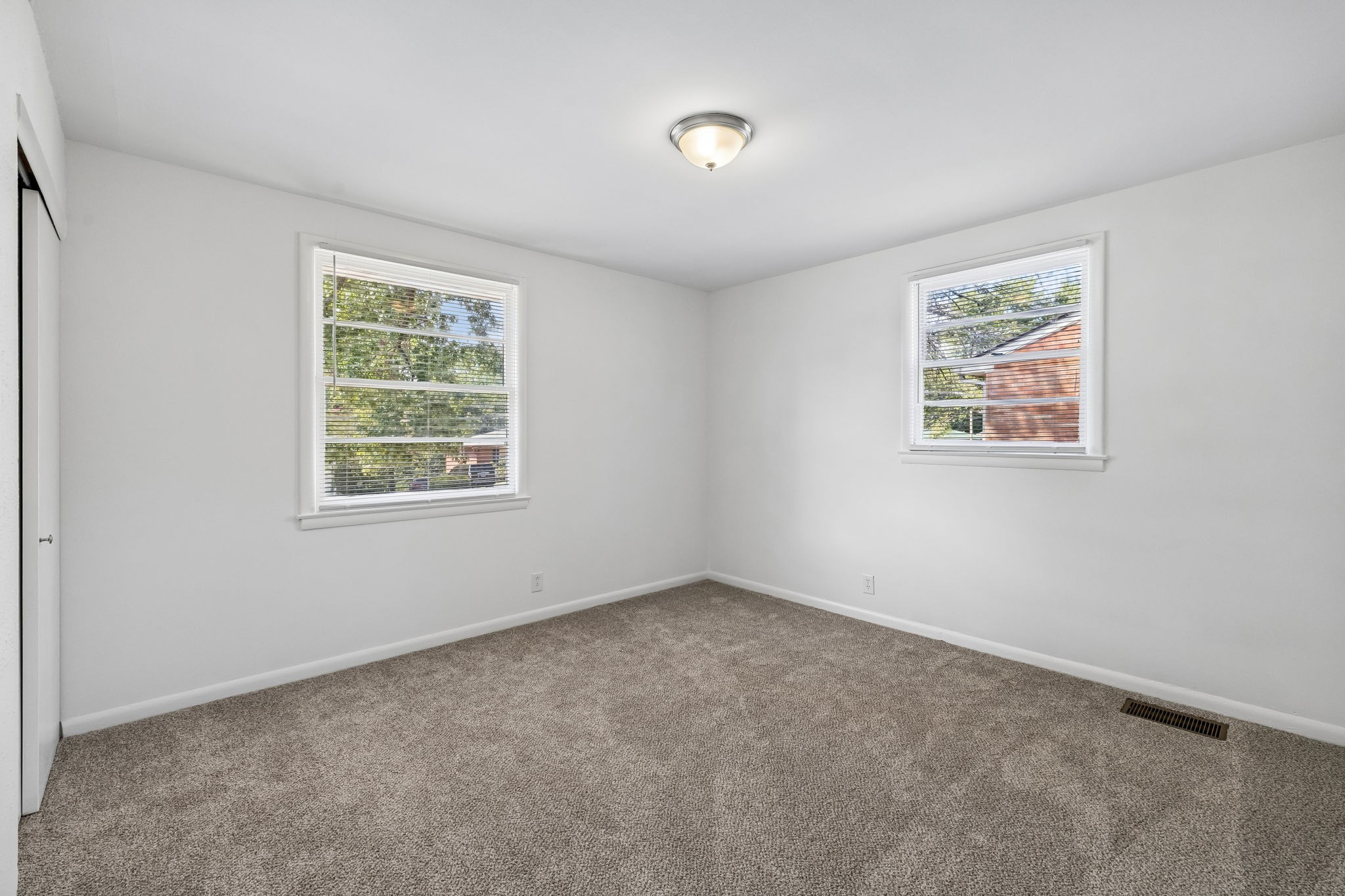 245 Bonnacroft Dr Property Photo 19