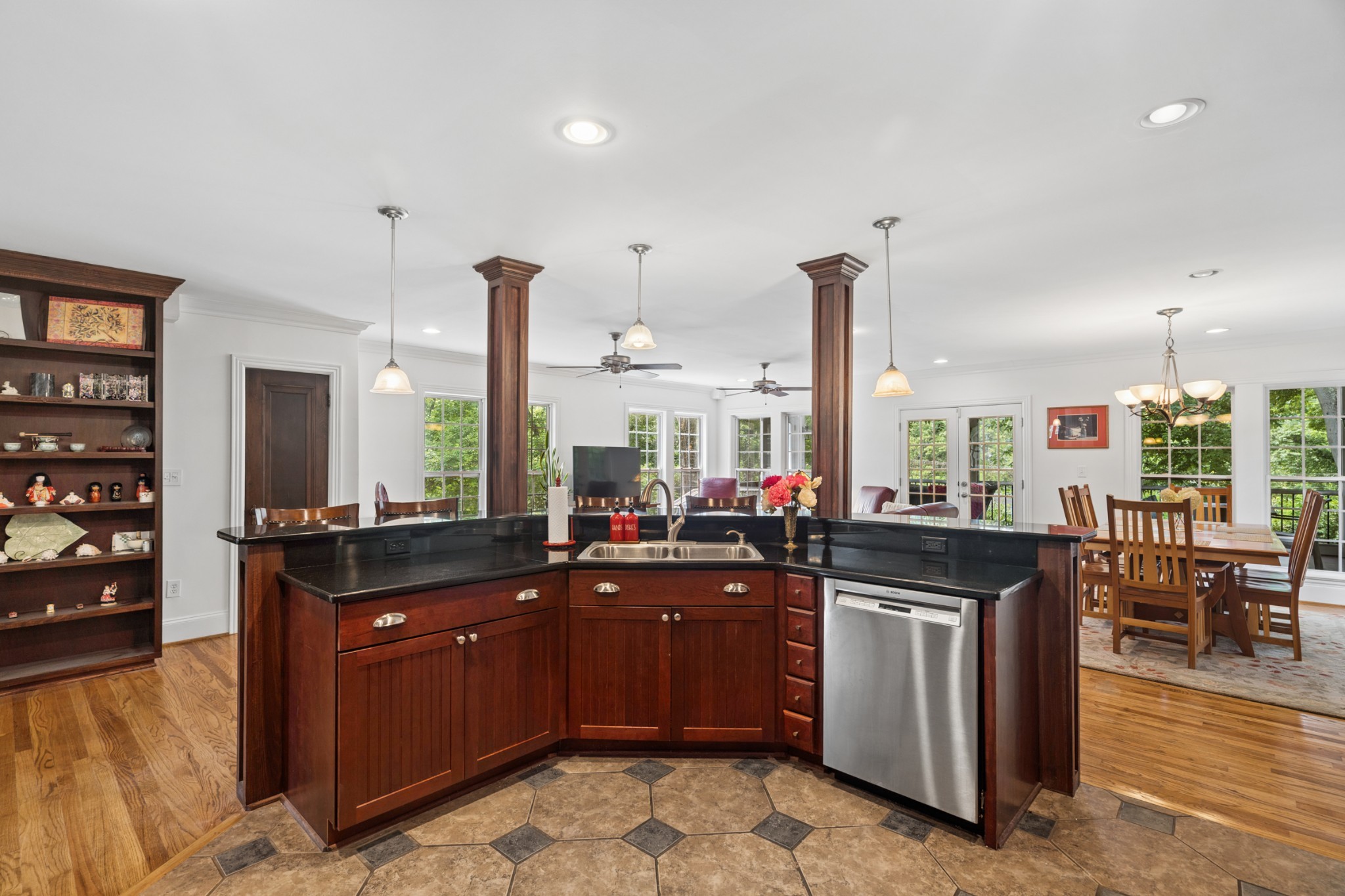 4409 Lealand Ln Property Photo 16