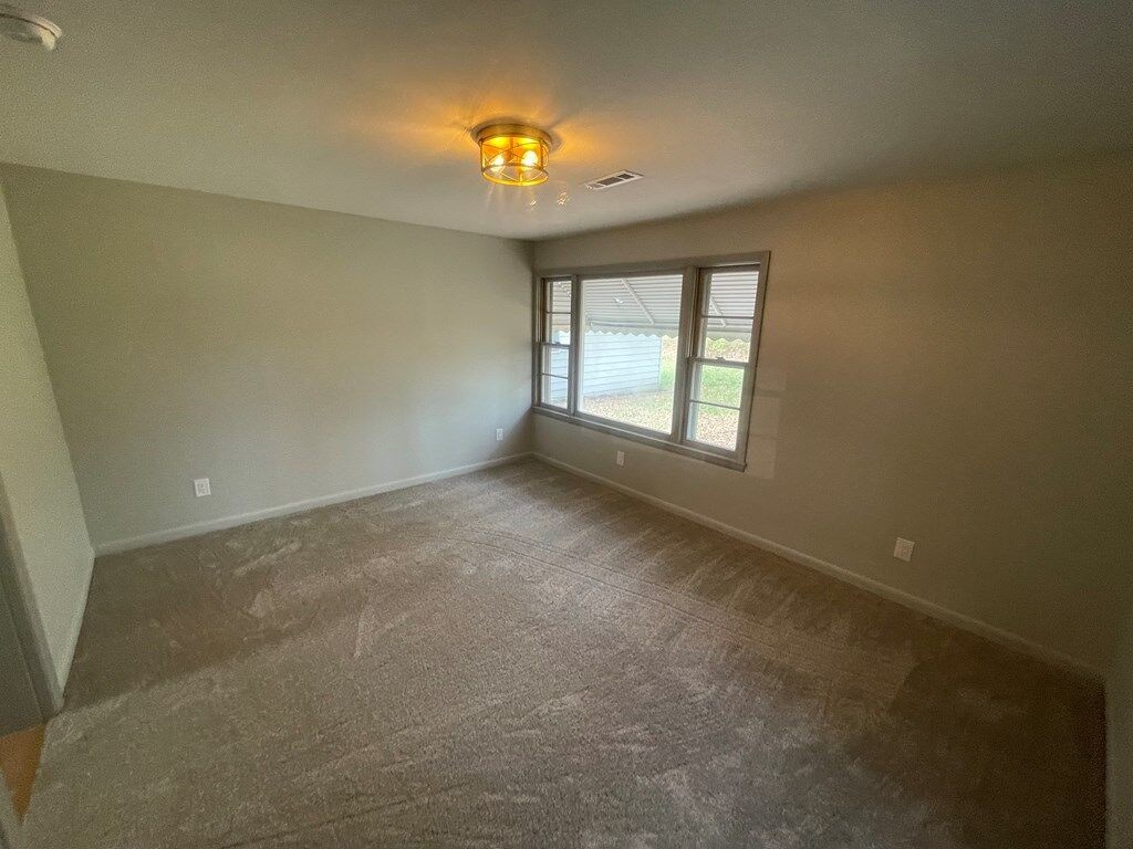 121 2nd St Property Photo 36