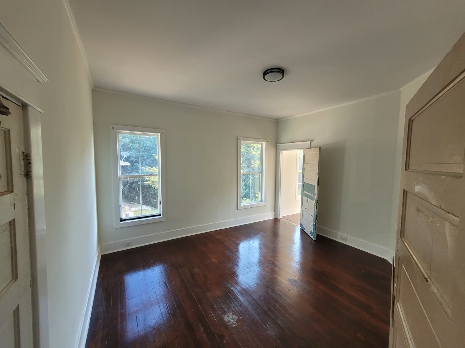307 Sampson Ave, N Property Photo 3