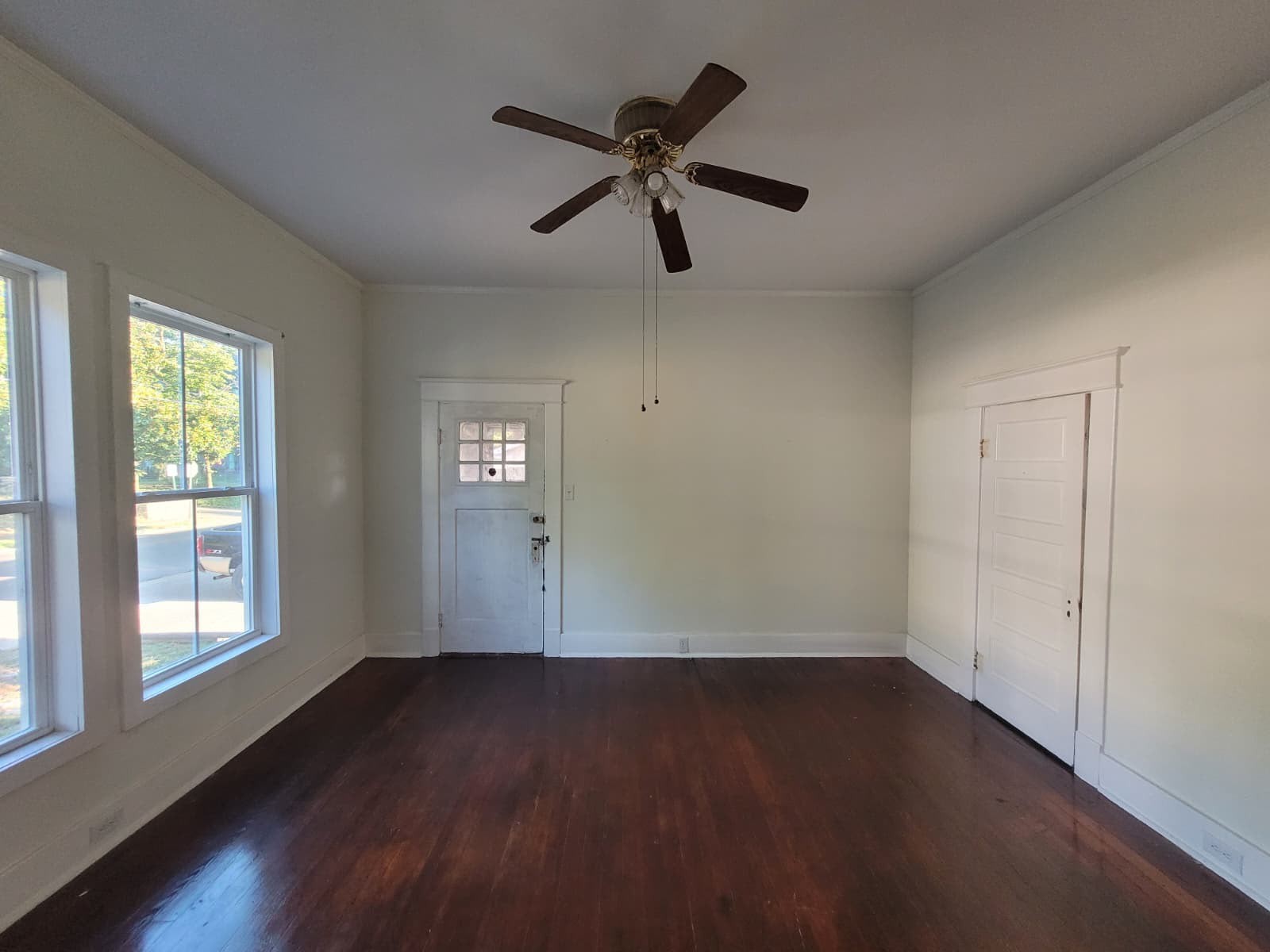 307 Sampson Ave, N Property Photo 5
