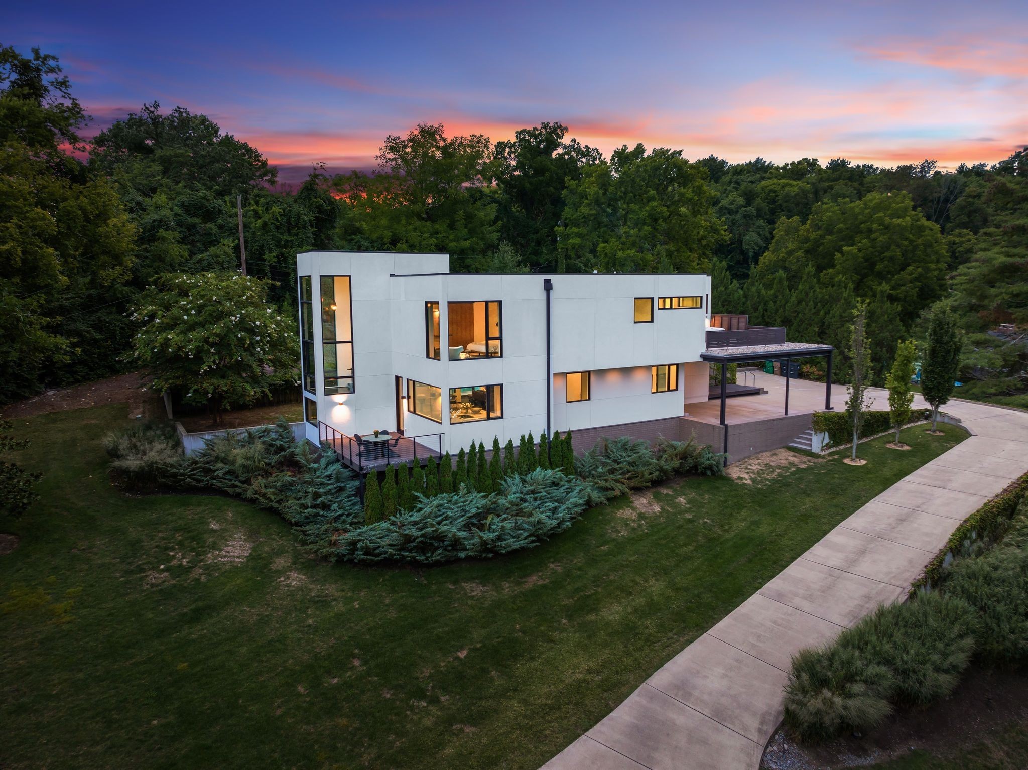 6321 E Valley Rd