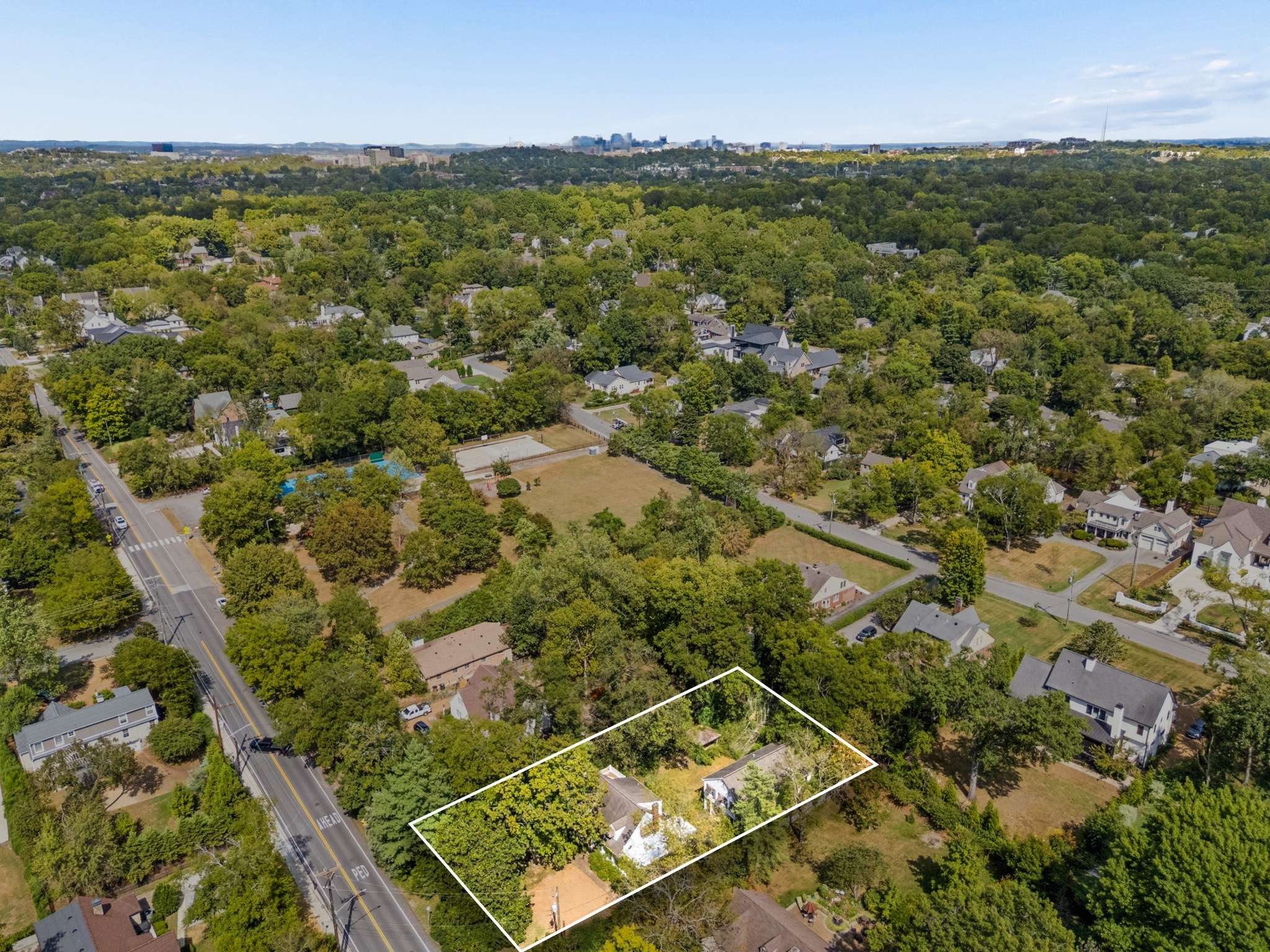 1006 Estes Rd Property Photo 1