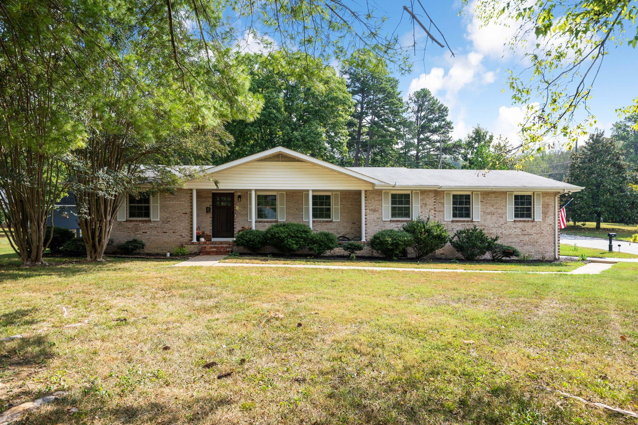 2130 Colonial Parkway Drive Property Photo 1