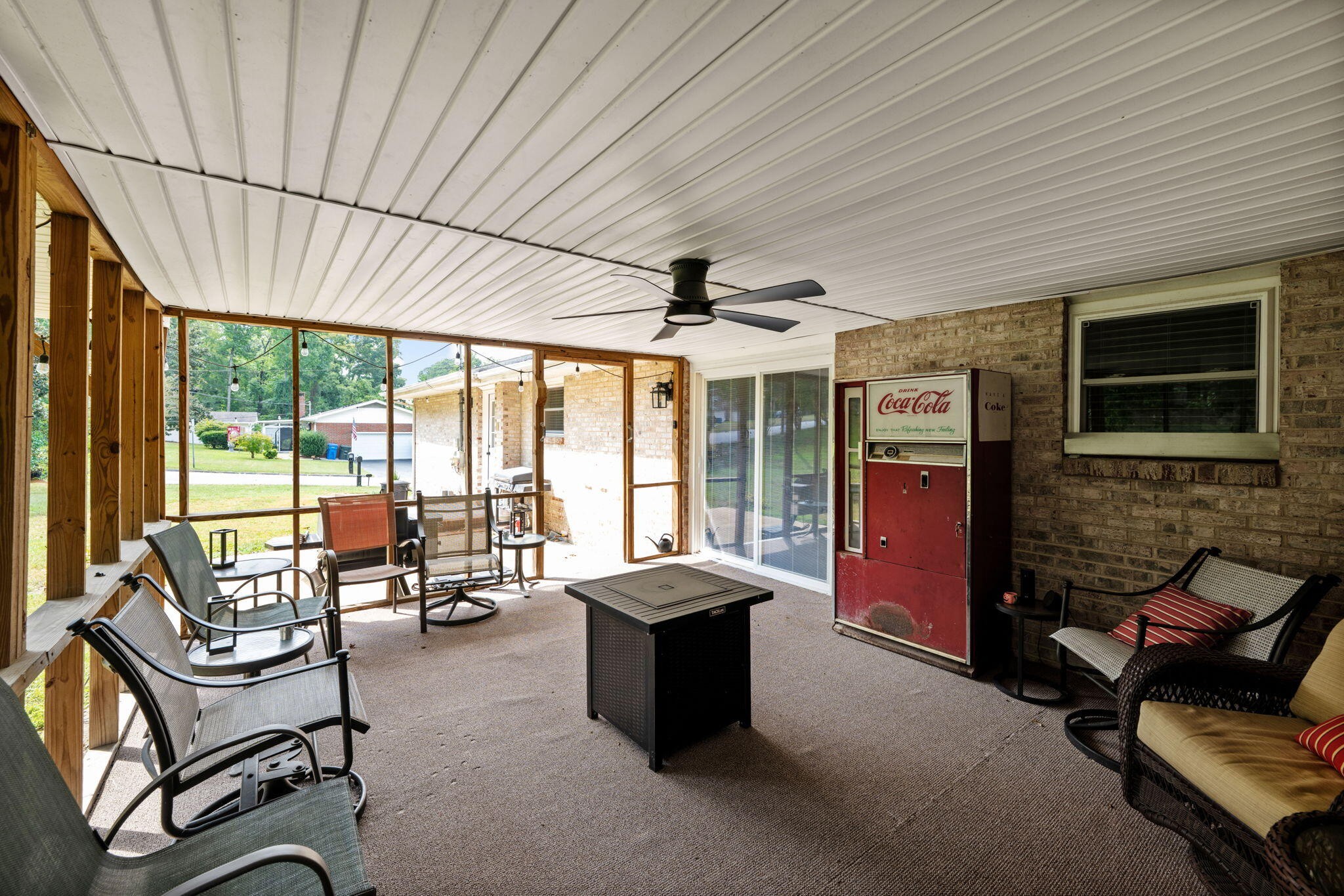2130 Colonial Parkway Drive Property Photo 28