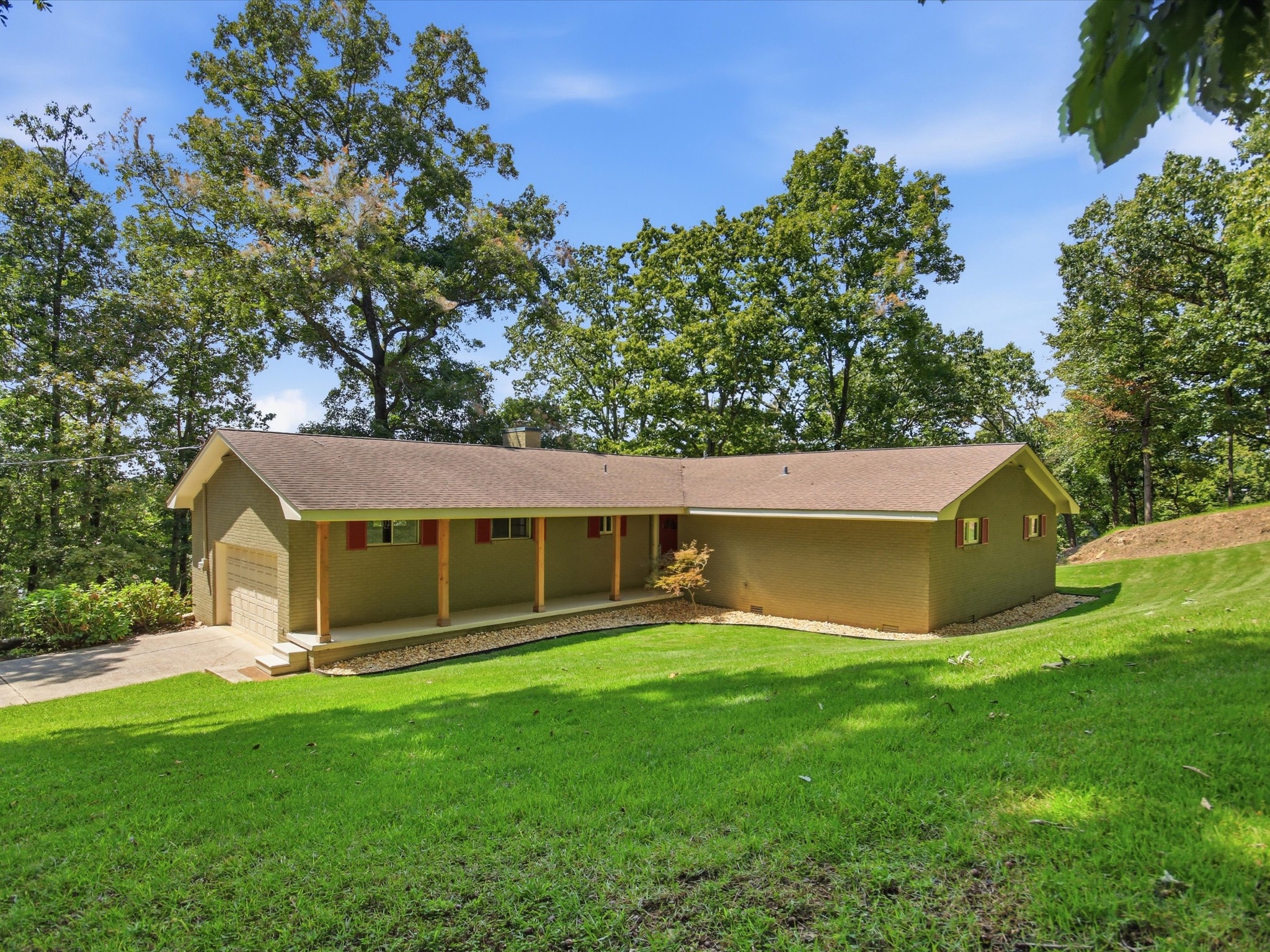 334 Echo Ln Property Photo 1