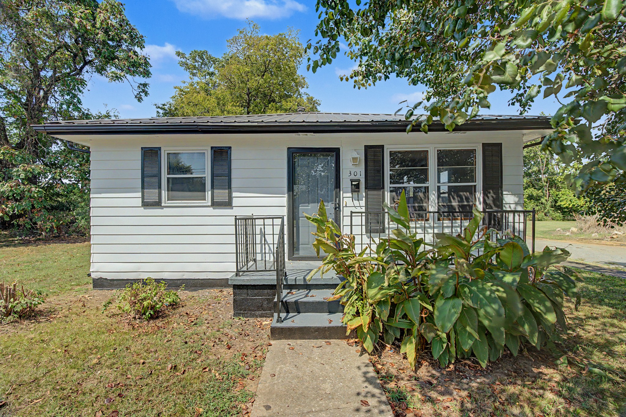 301 S Campbell St Property Photo 1