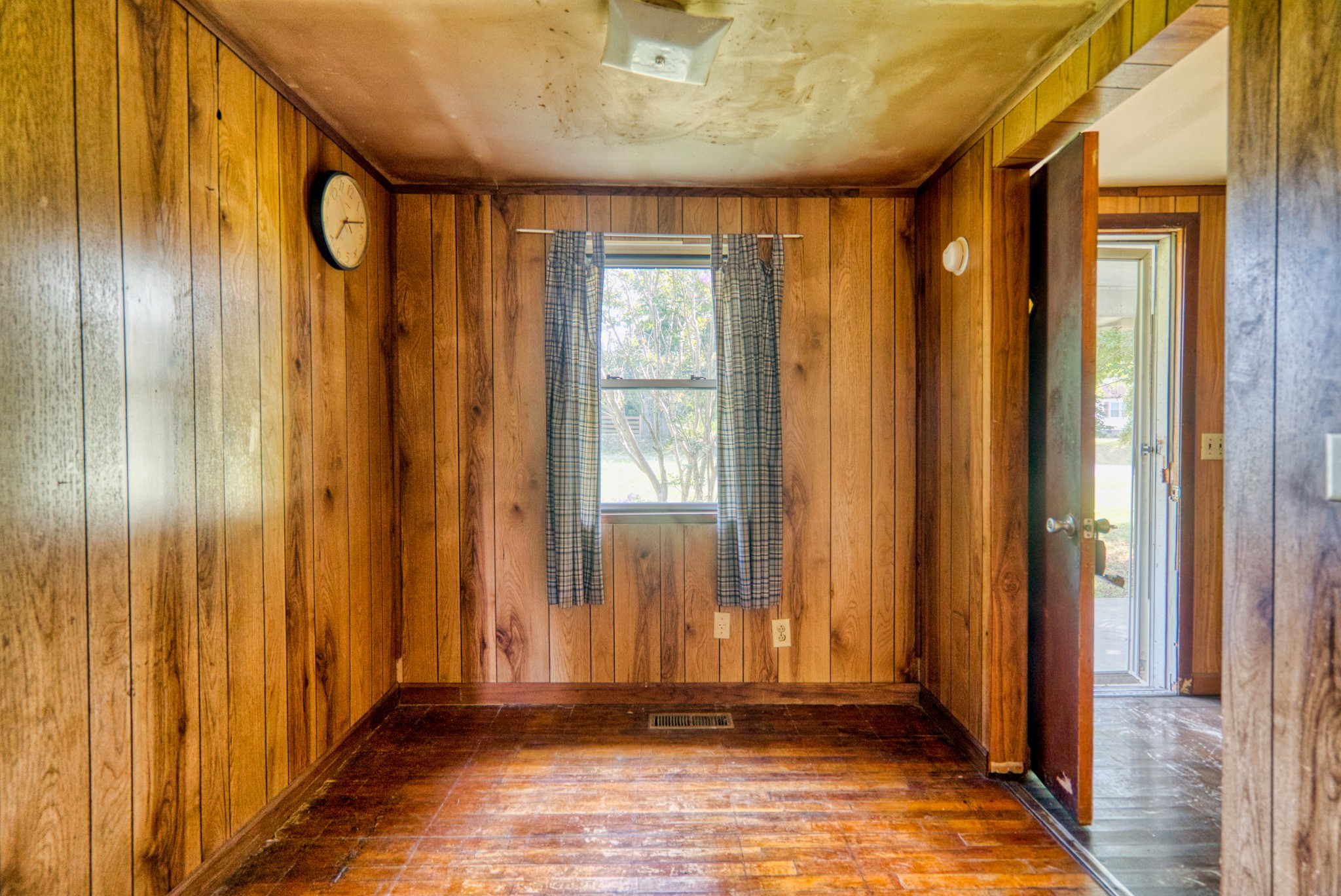 7528 Swift Rd, S Property Photo 5