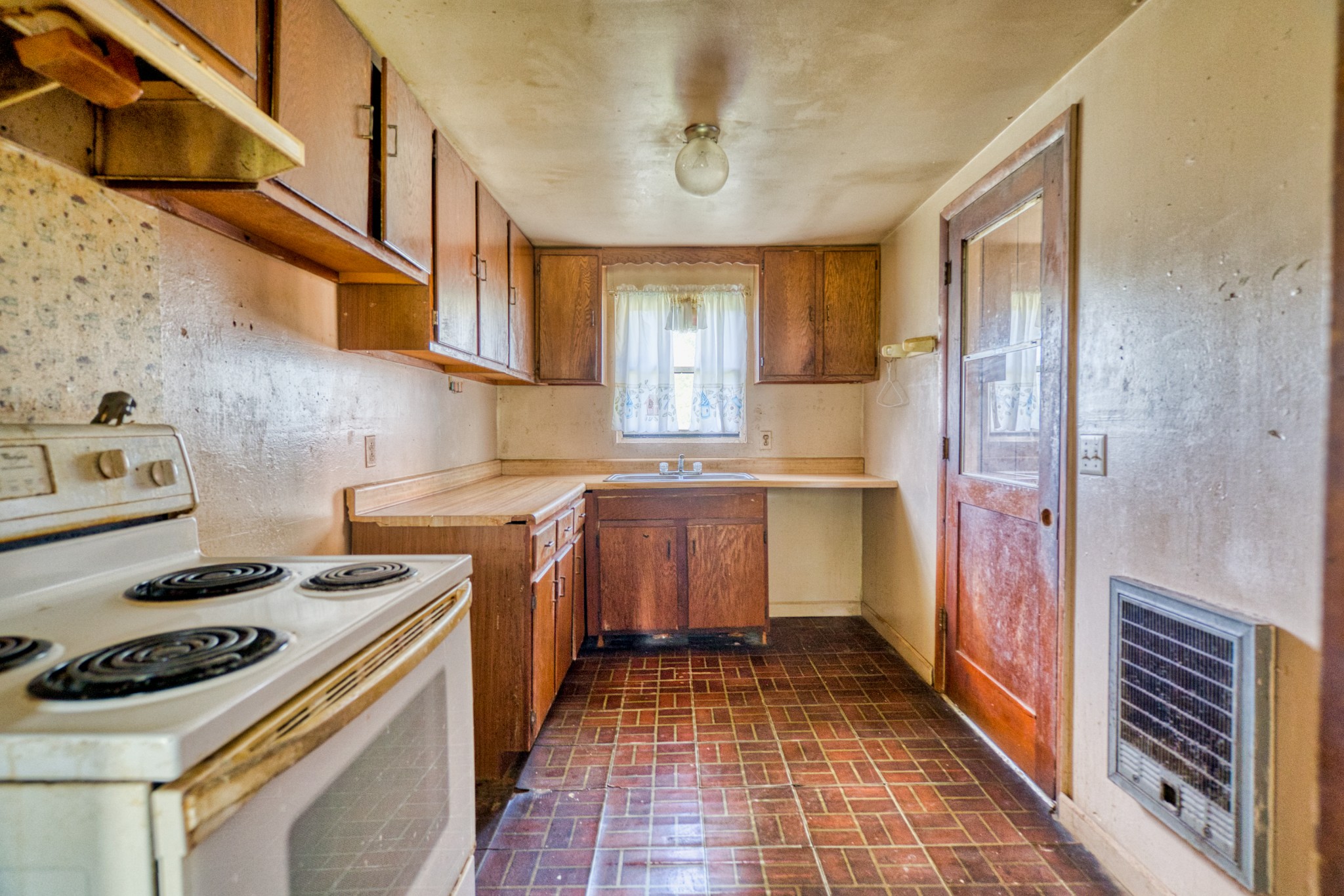 7528 Swift Rd, S Property Photo 6