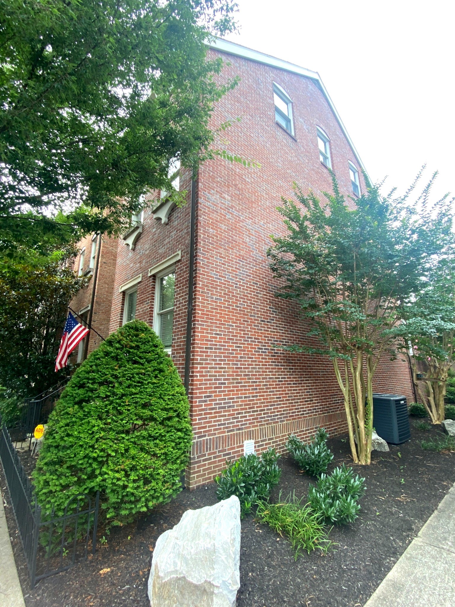 122 Centre St Property Photo 3