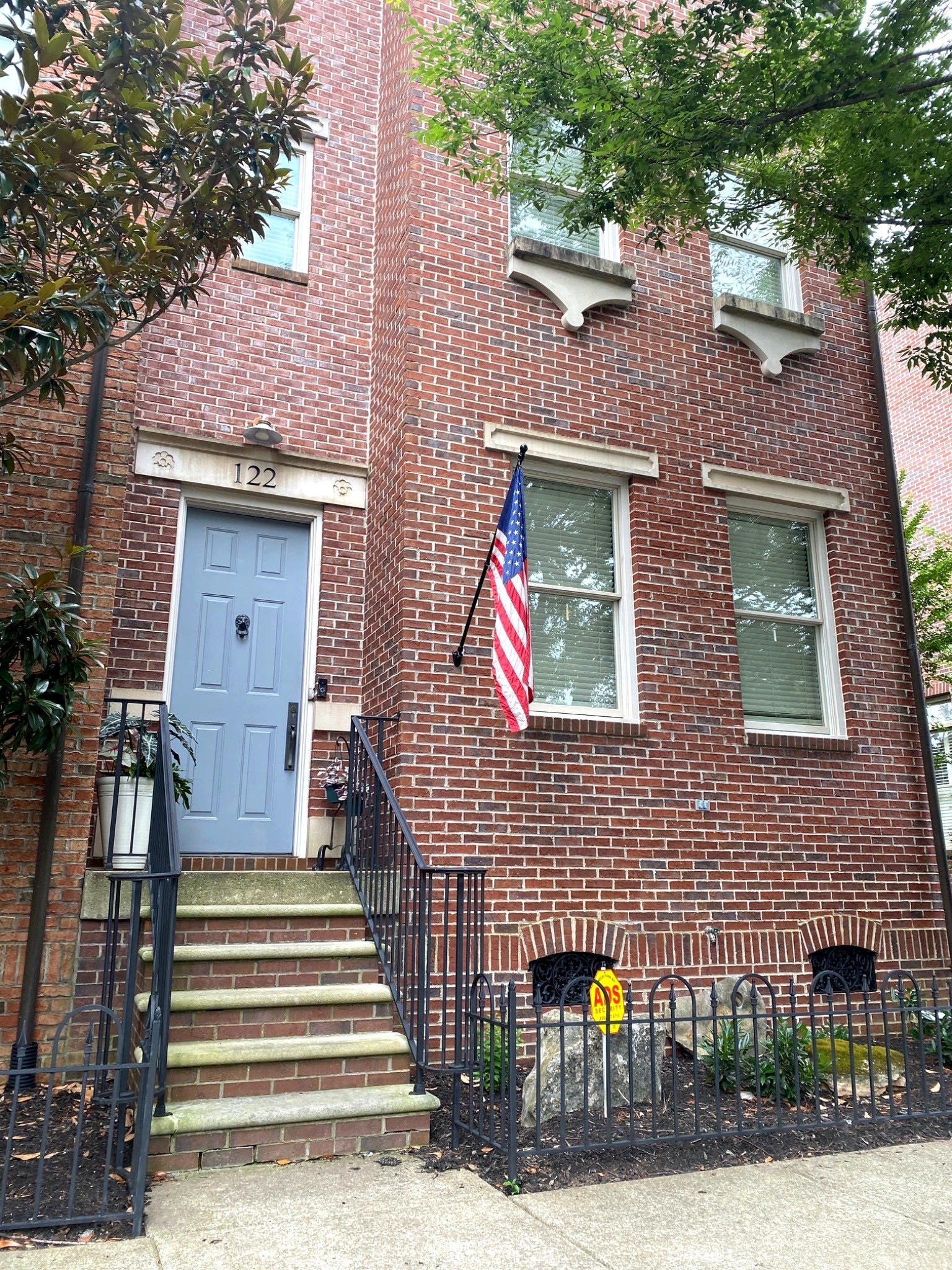 122 Centre St Property Photo 5