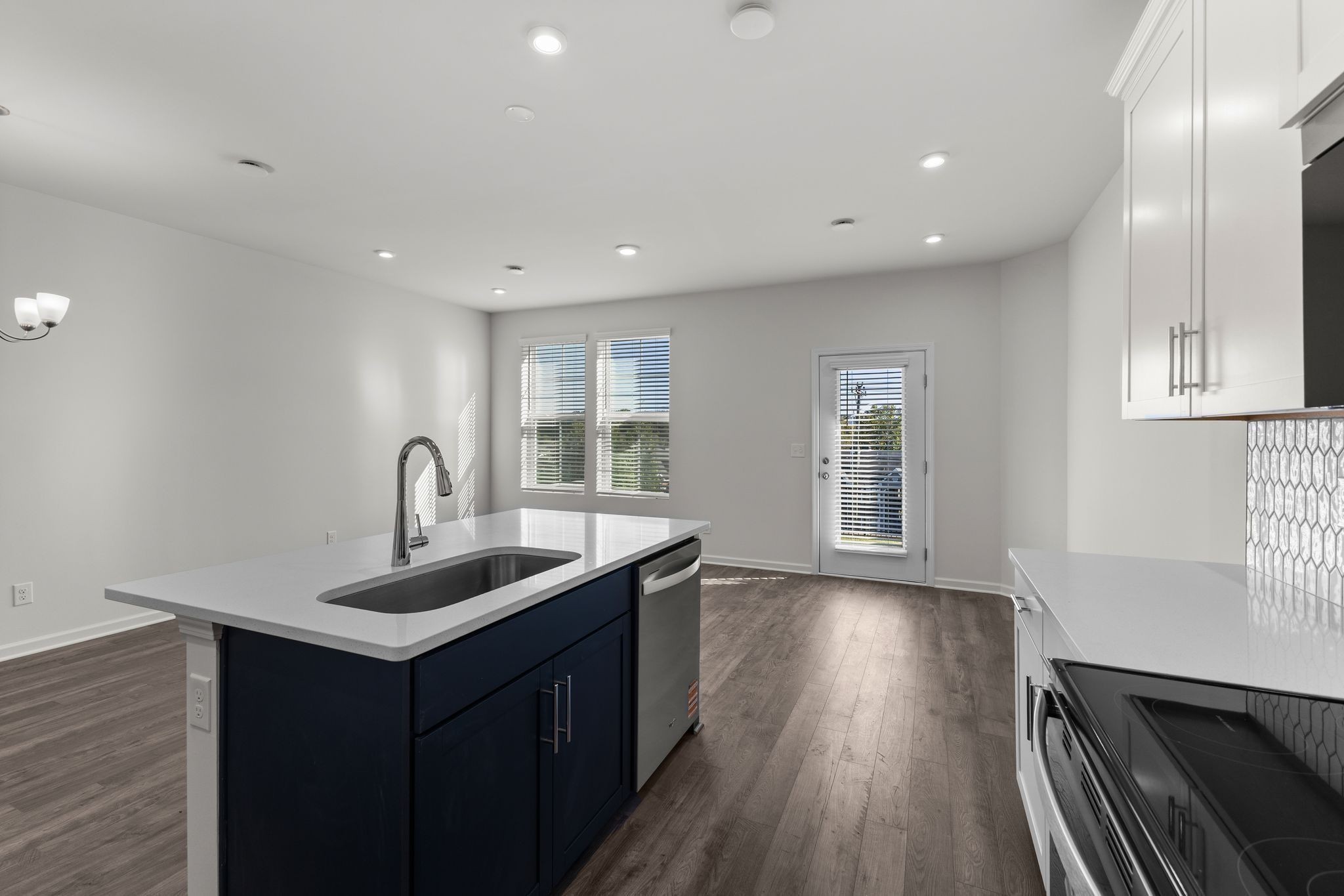 5025 Dayflower Drive Property Photo 9