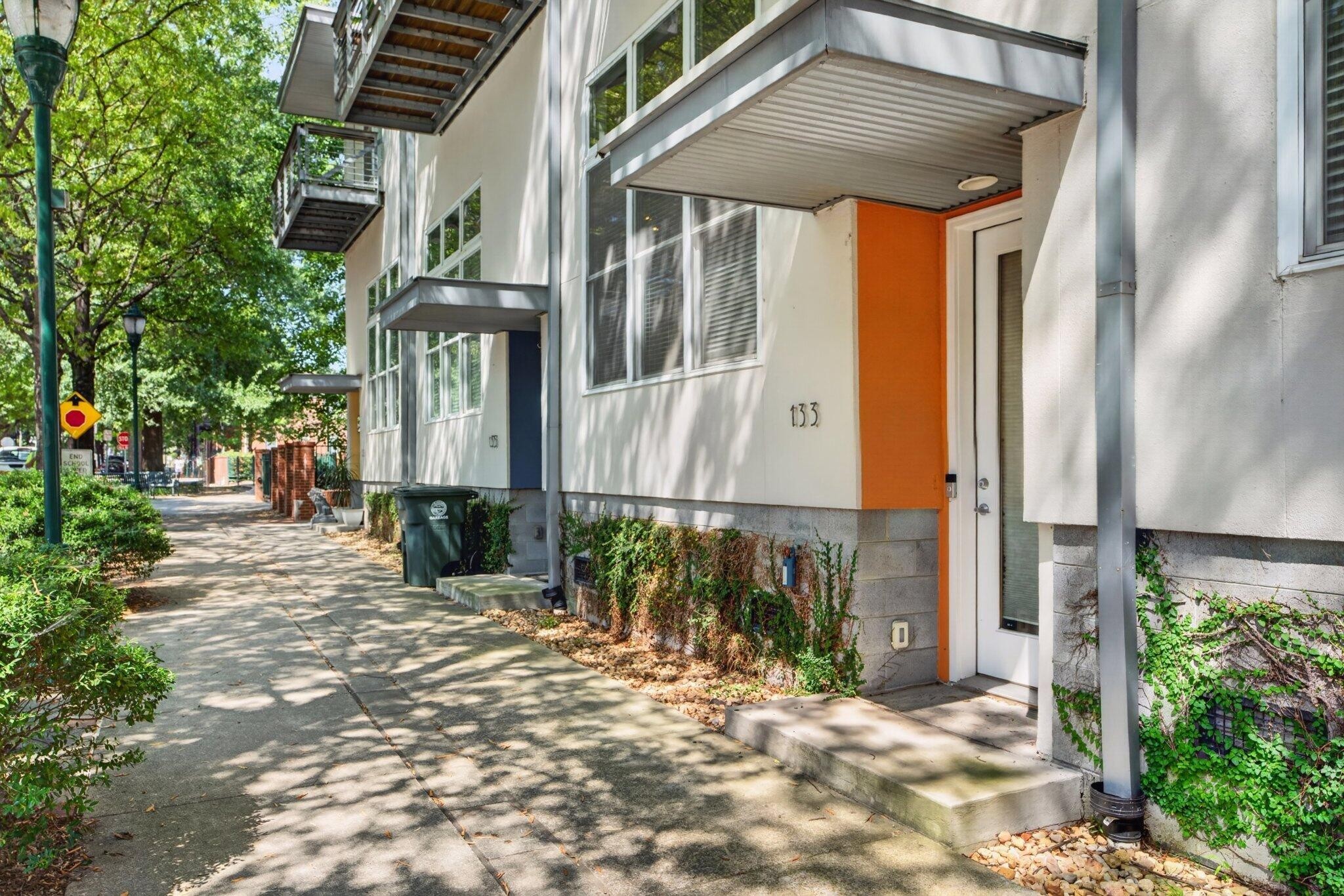 133 W 17th Street Property Photo 1