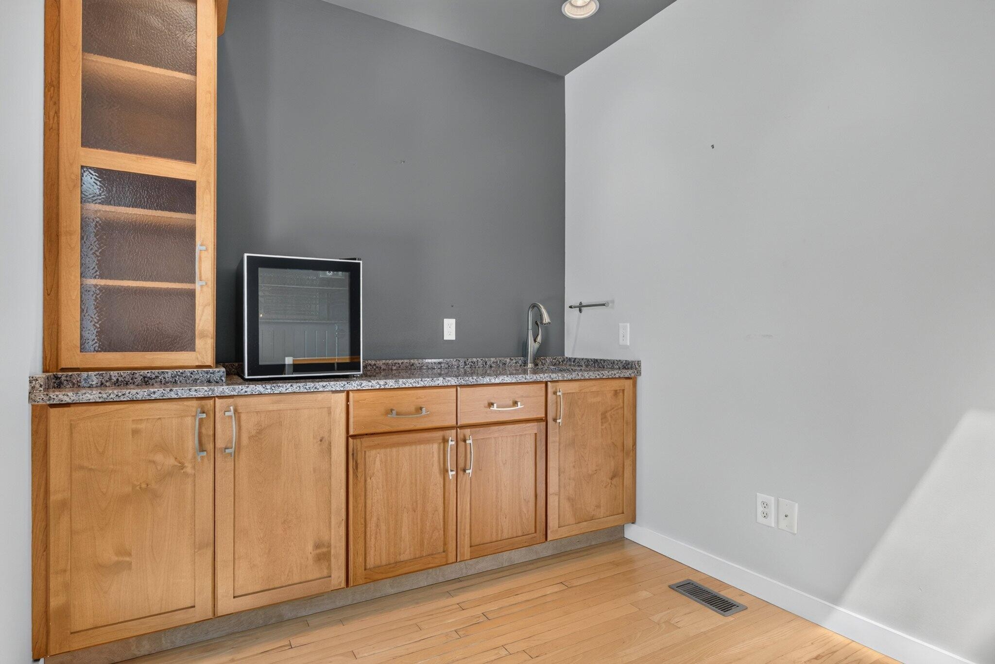 133 W 17th Street Property Photo 37