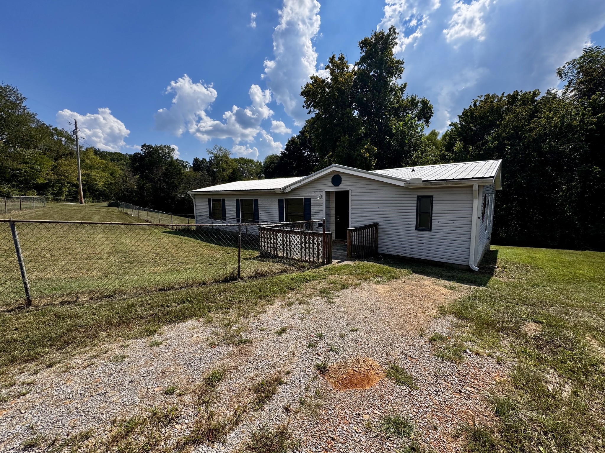 1189 Leo Baker Rd Property Photo 1