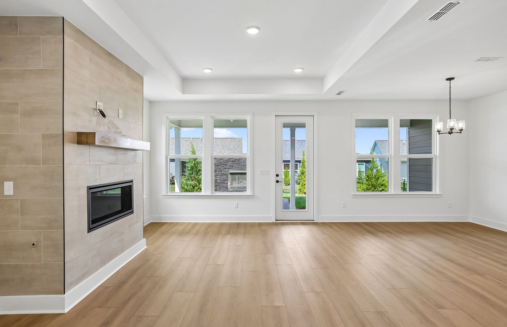 909 Bur Oak Road Property Photo 1