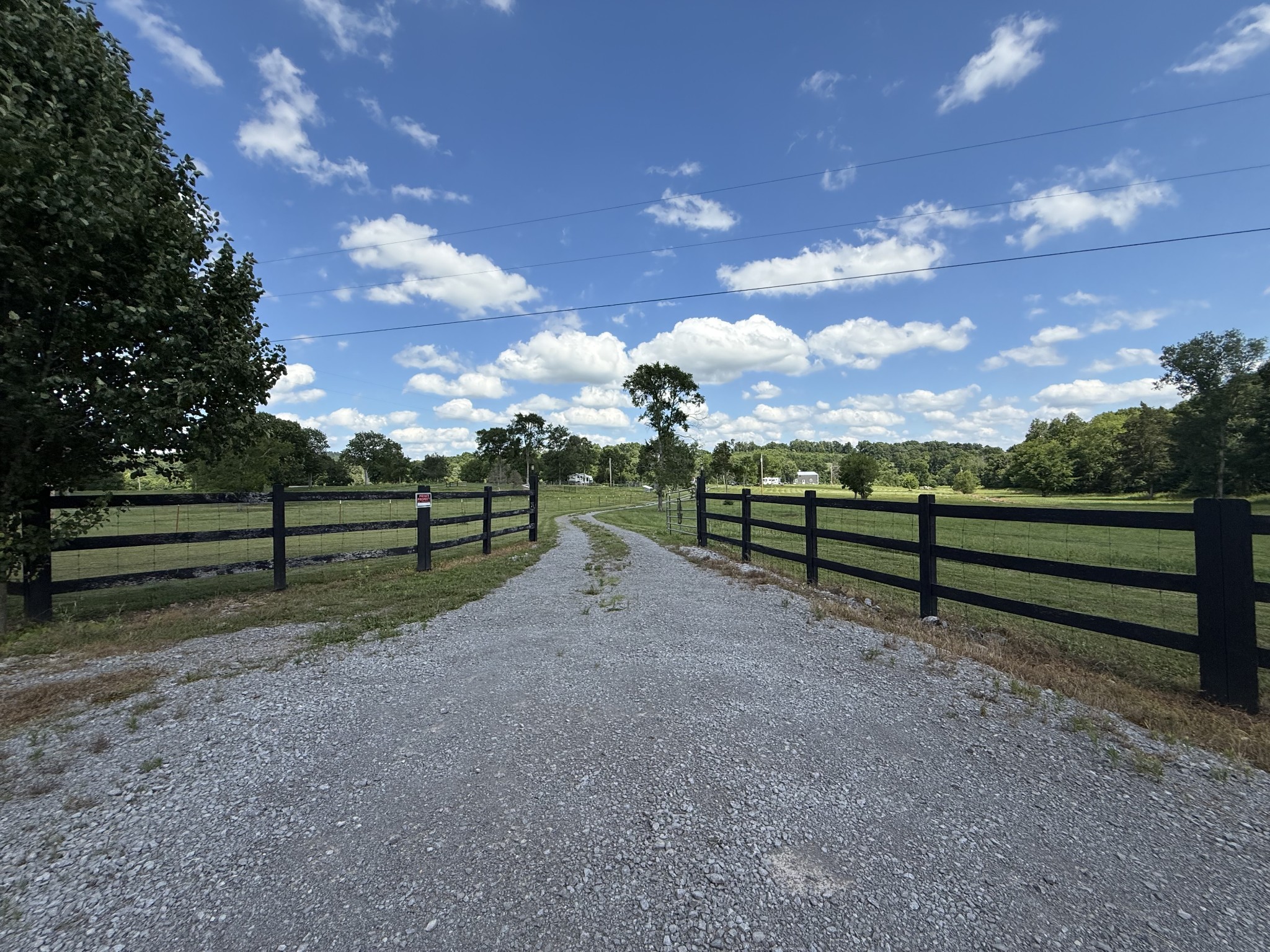 750 Railroad Rd Property Photo 1