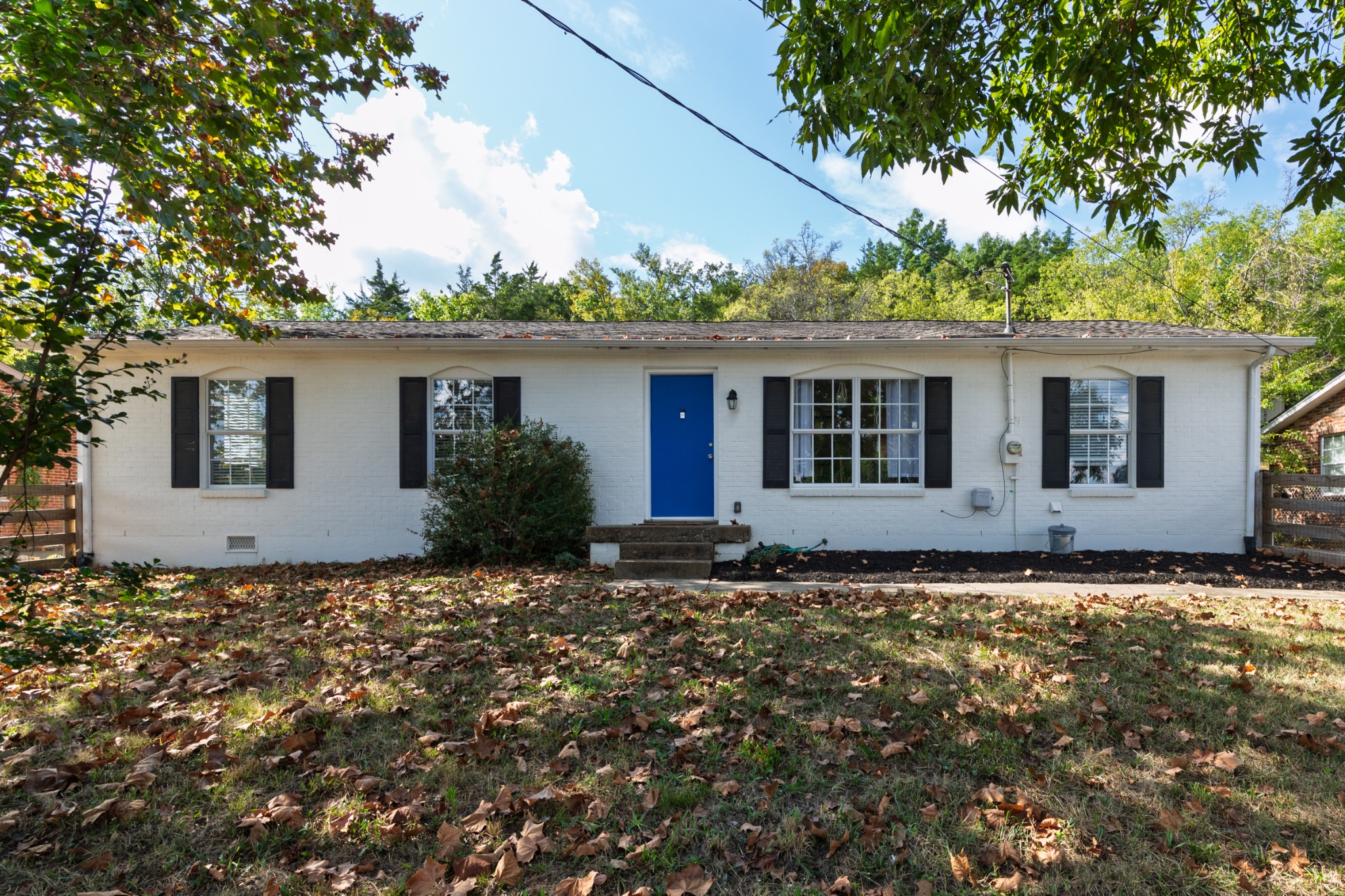 388 Kingview Dr Property Photo 1