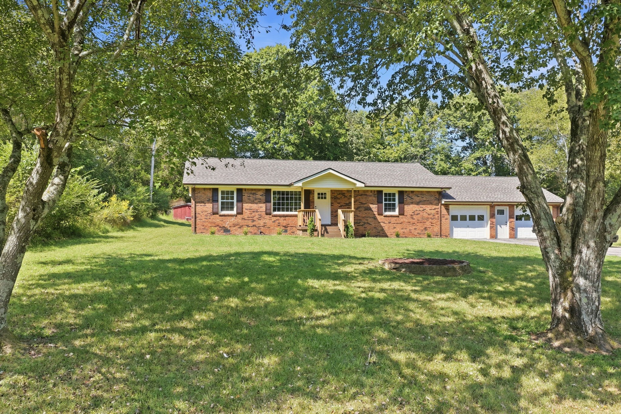 180 Maple St Property Photo 1