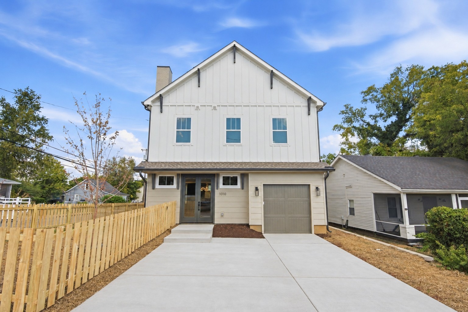 1010 Clemmons St Property Photo 4