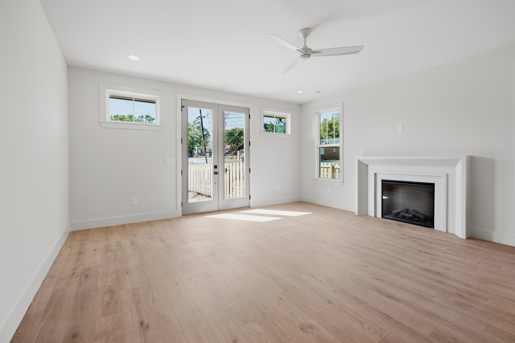 1010 Clemmons St Property Photo 6