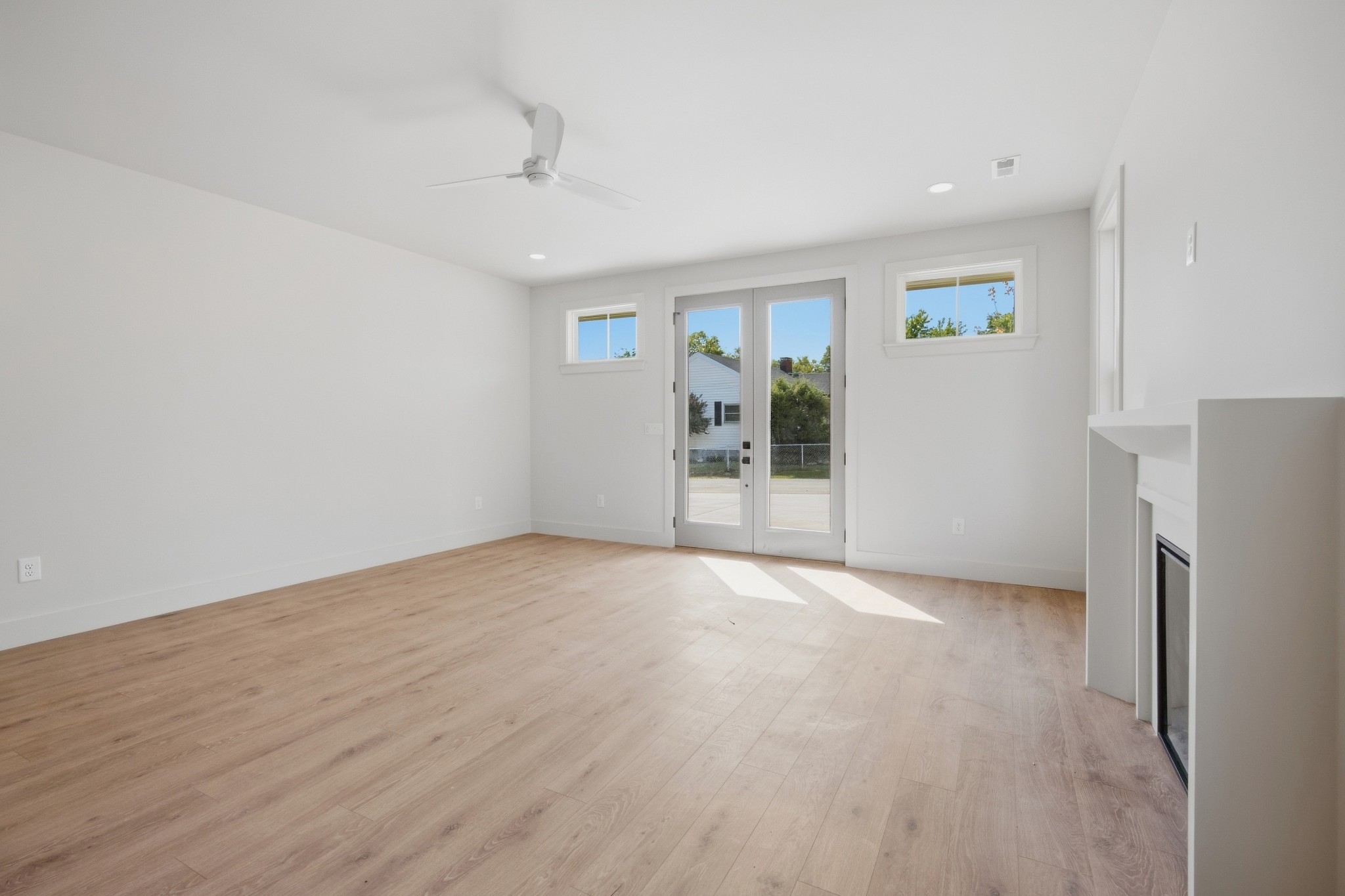 1010 Clemmons St Property Photo 7