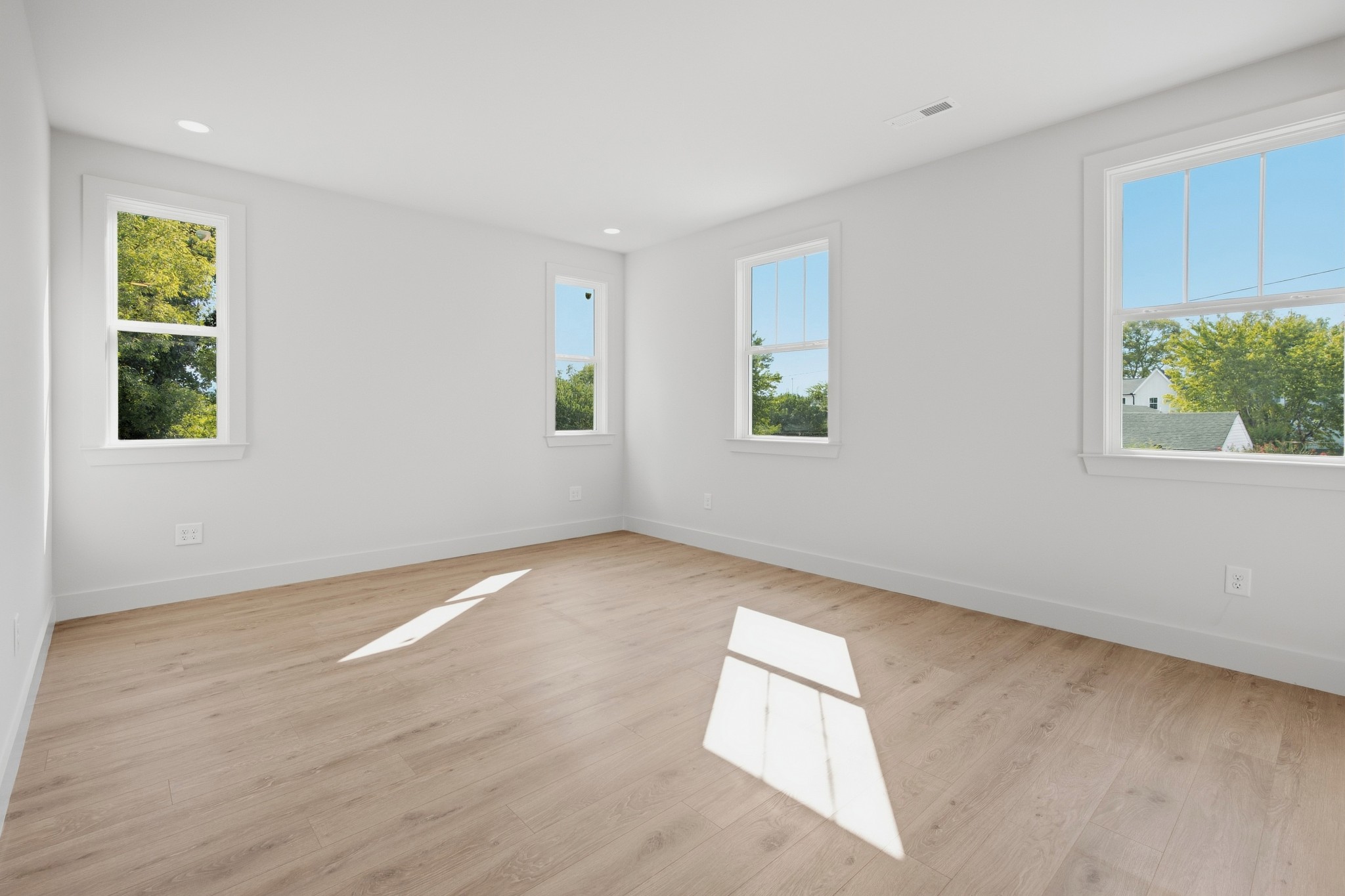 1010 Clemmons St Property Photo 17