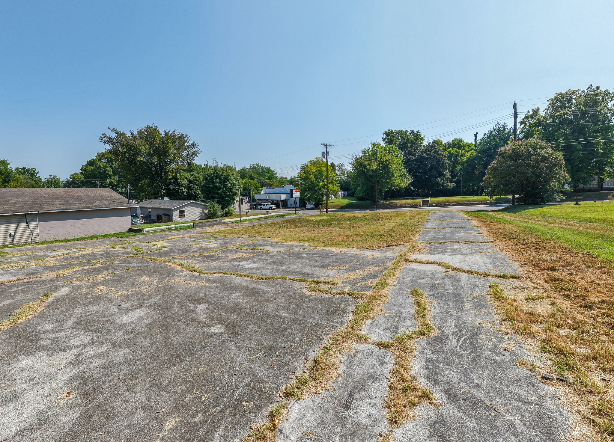 1504 S Main St Property Photo 6