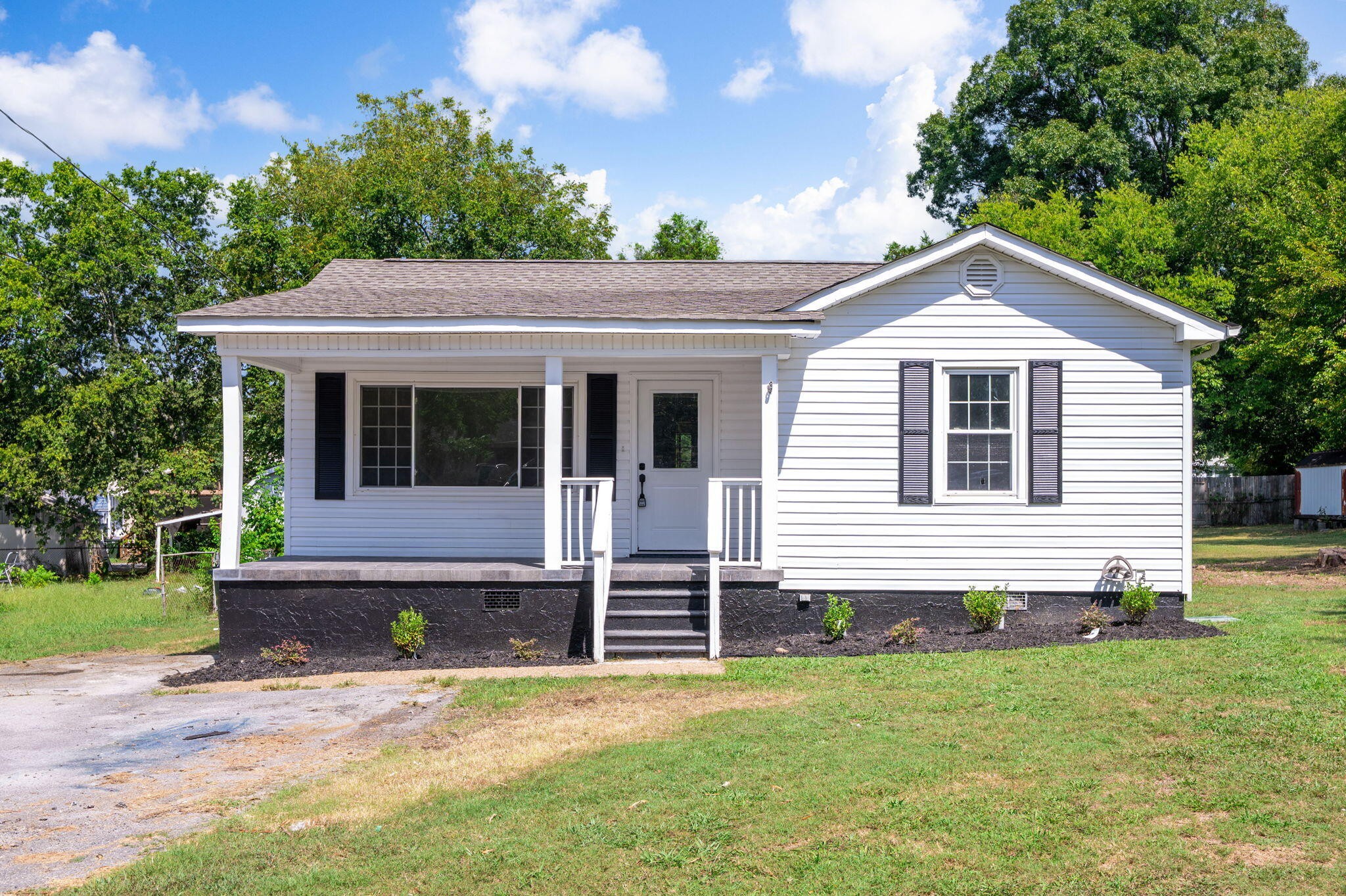 5 Lee Circle Property Photo 1