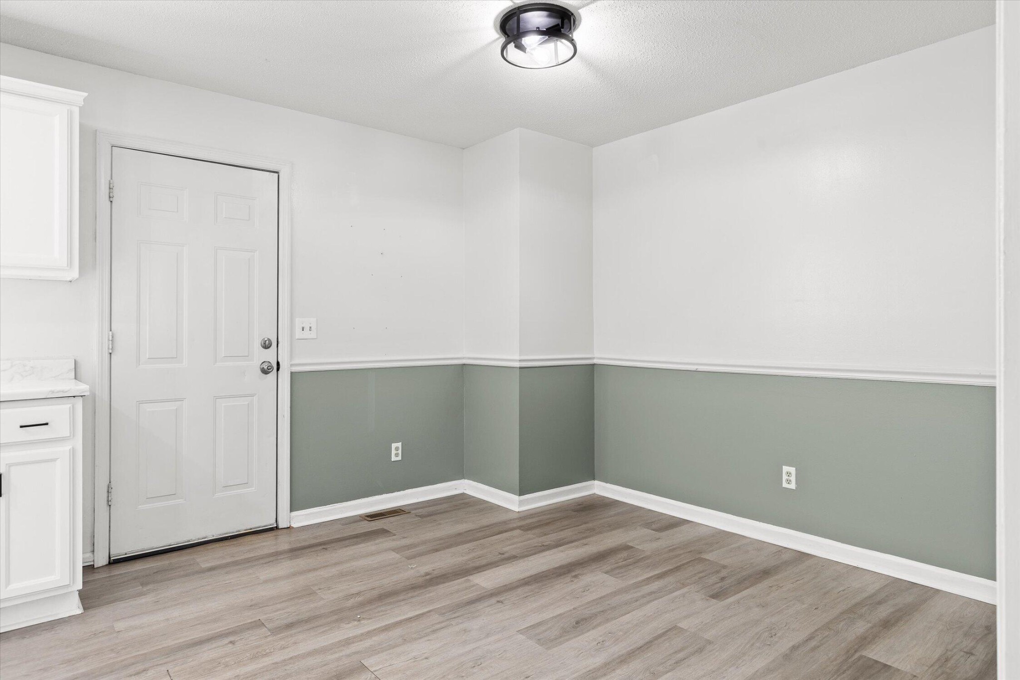 38 Davis Road Property Photo 11